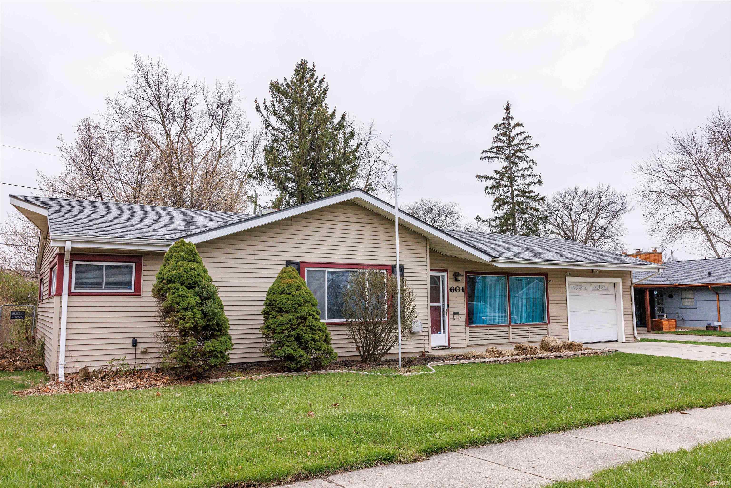 Photo 0 of 601 W Pettit Avenue