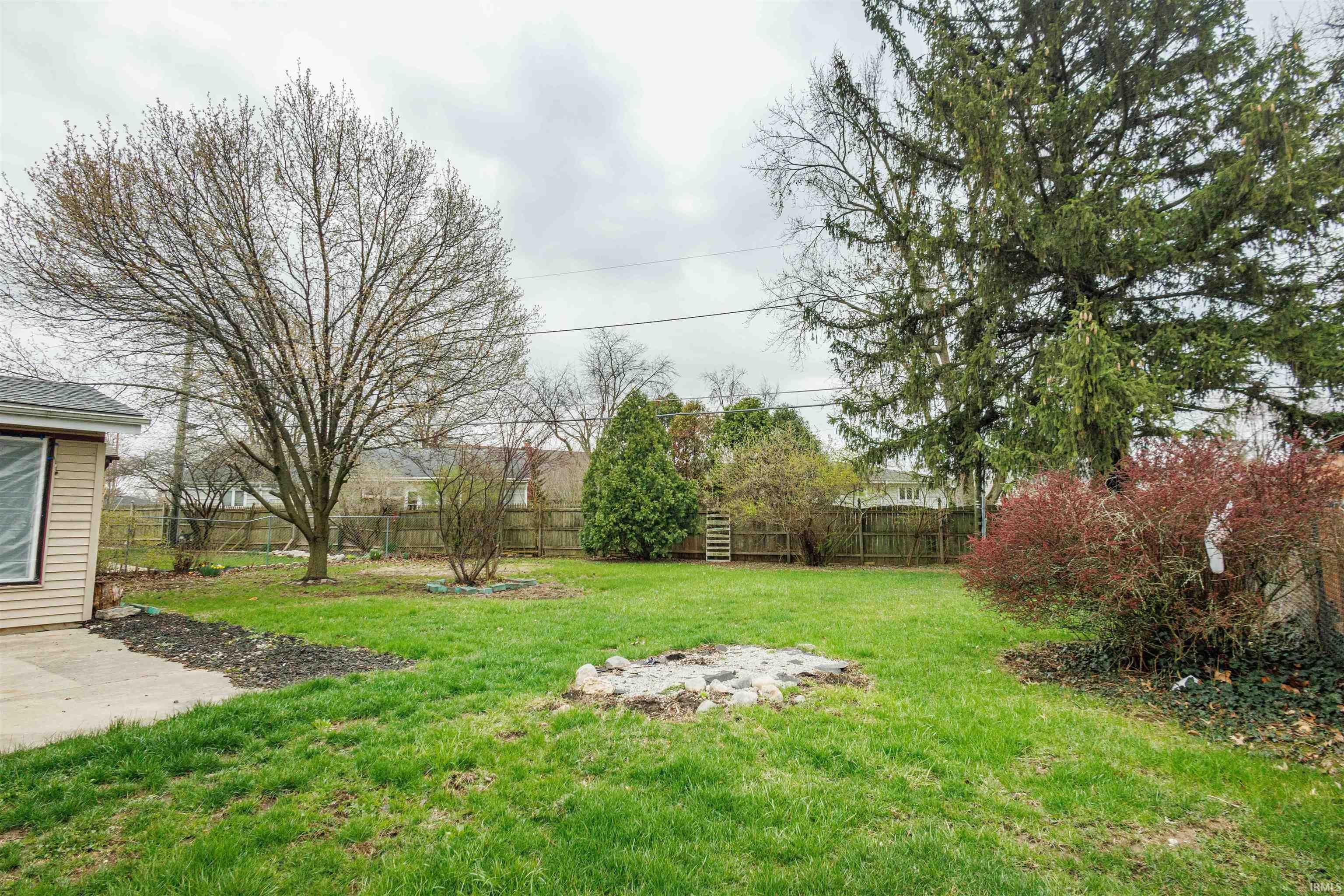 Photo 17 of 601 W Pettit Avenue