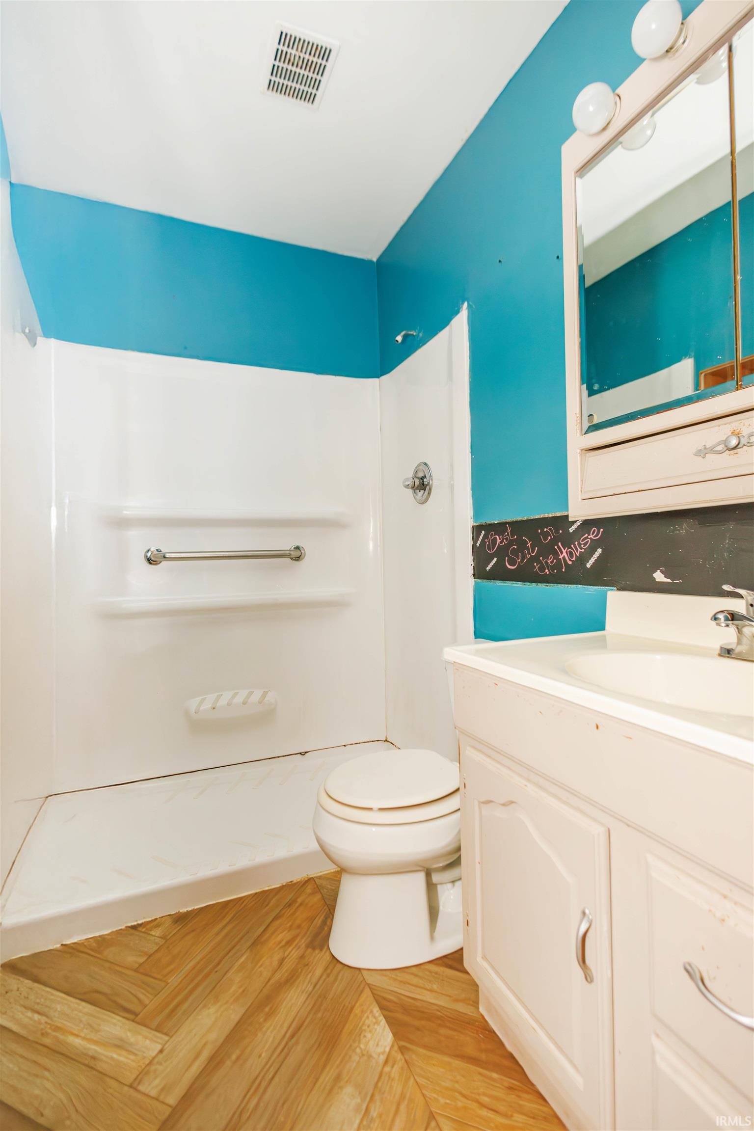 Photo 5 of 601 W Pettit Avenue
