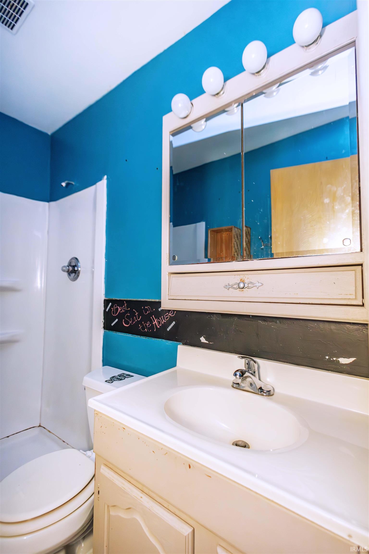 Photo 6 of 601 W Pettit Avenue
