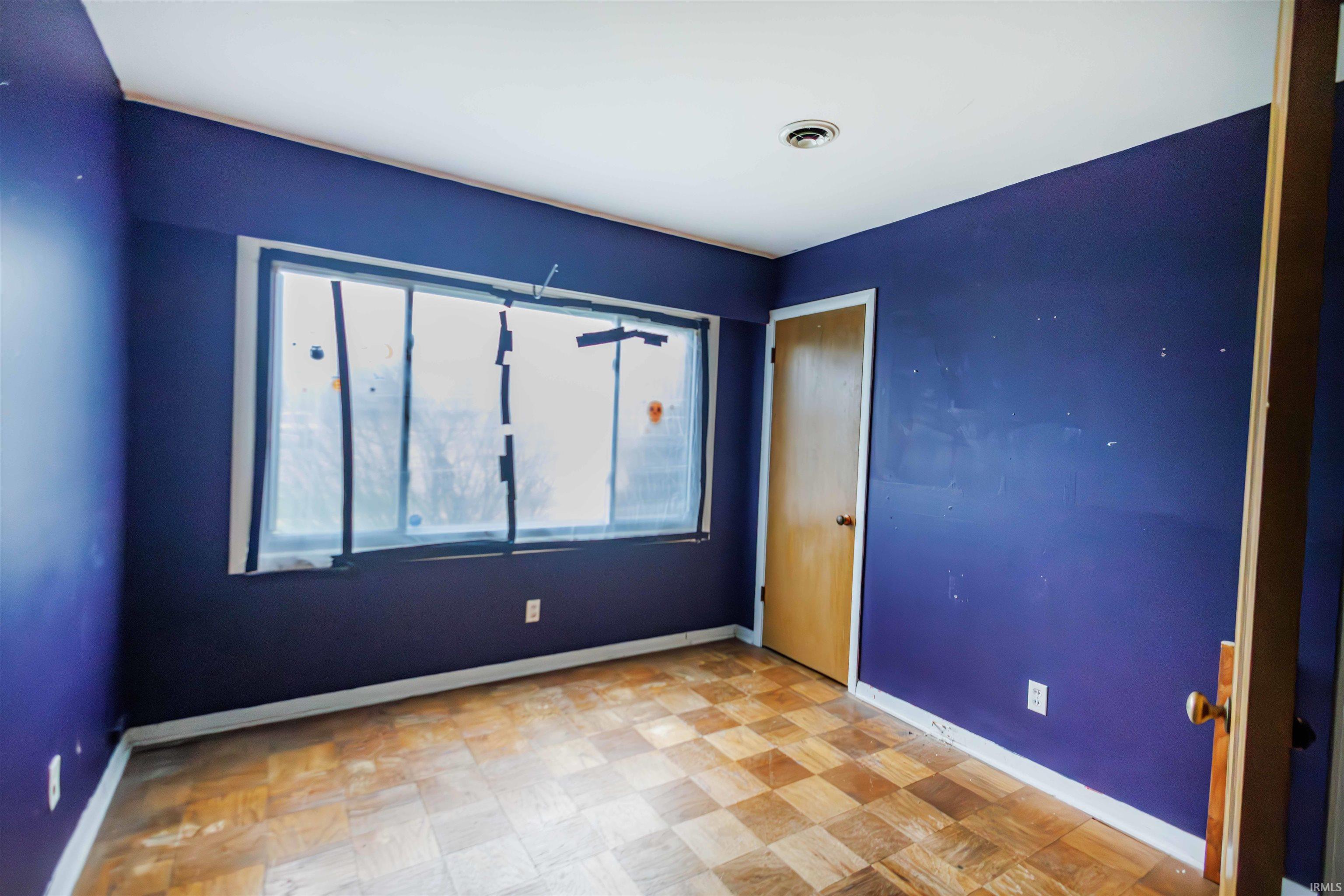 Photo 7 of 601 W Pettit Avenue