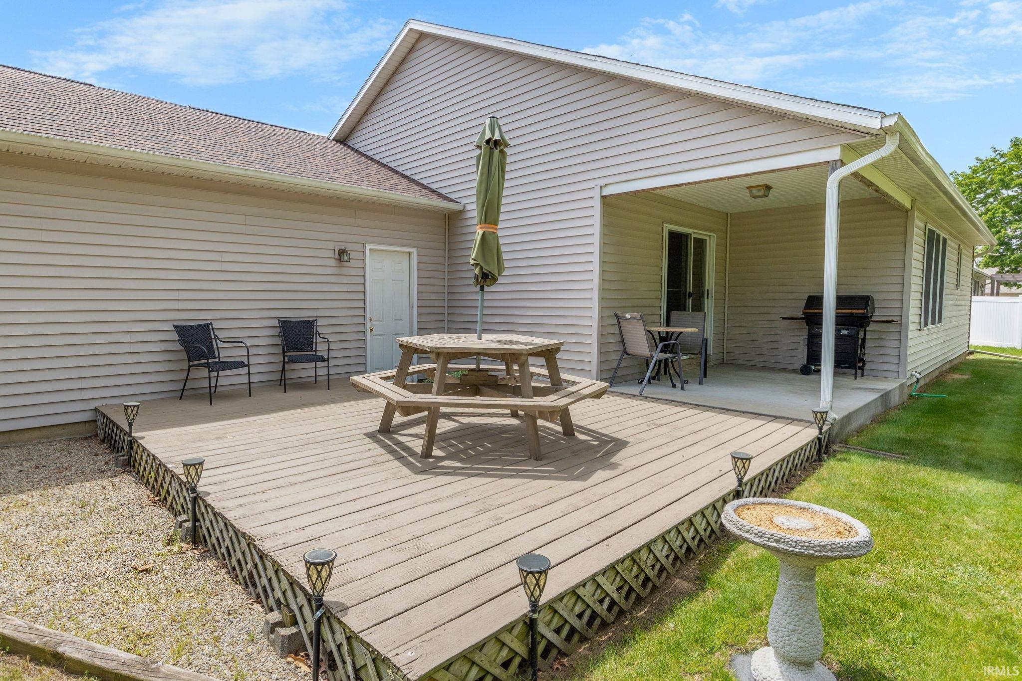 Plus Spacious 16 x 17 Deck