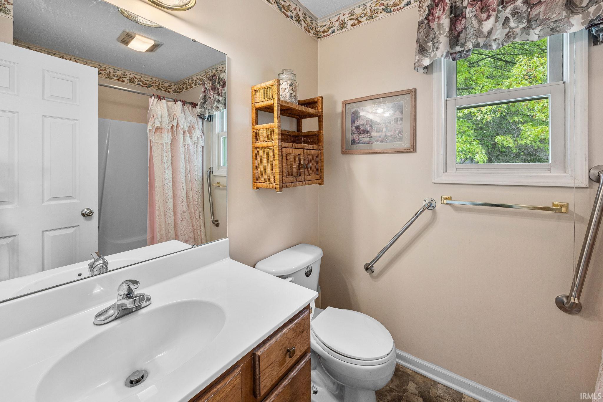 Neutral Painted Decor, Boarder has been Removed