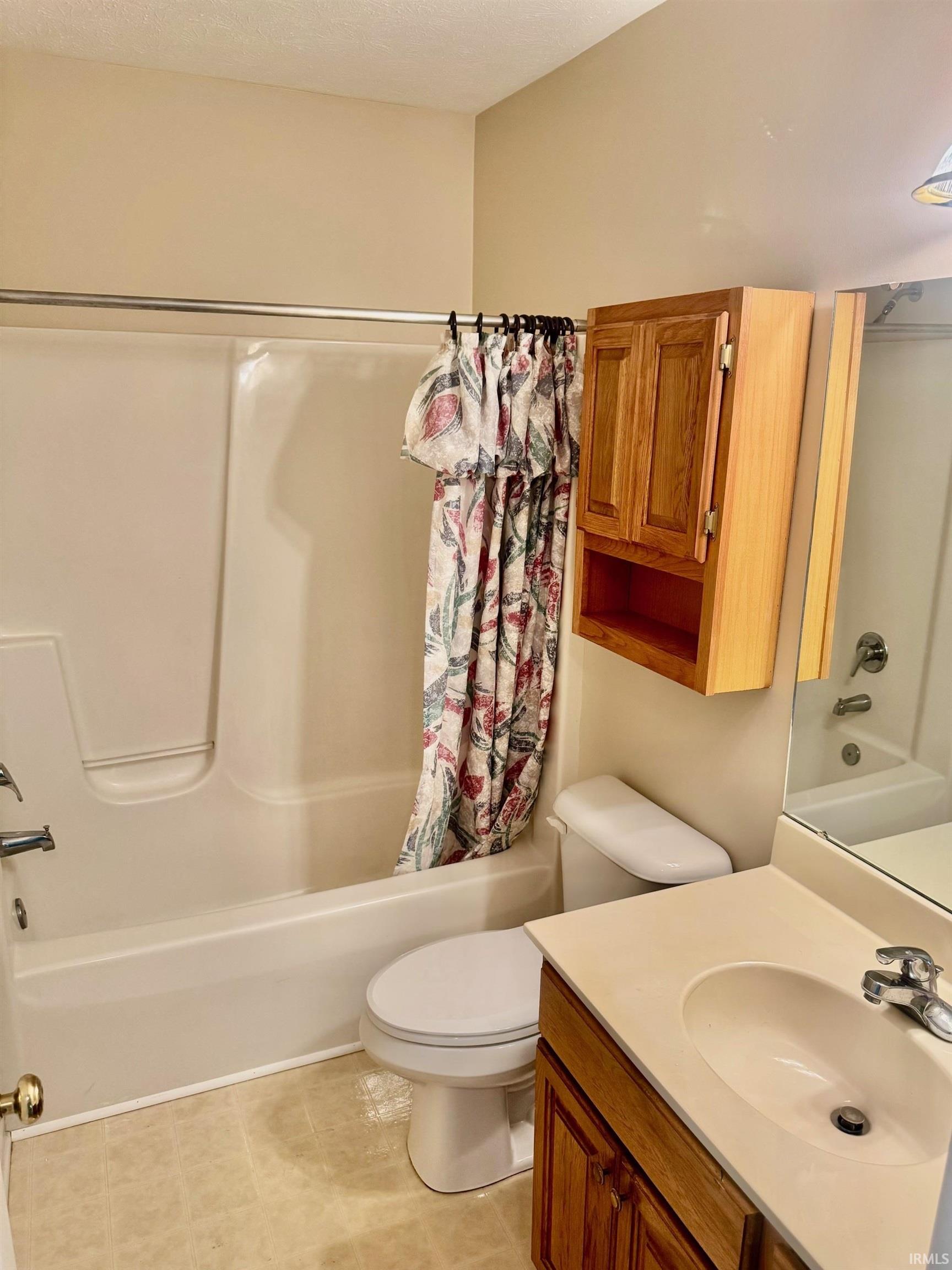 With Tub/Shower and Neutral Color Decor