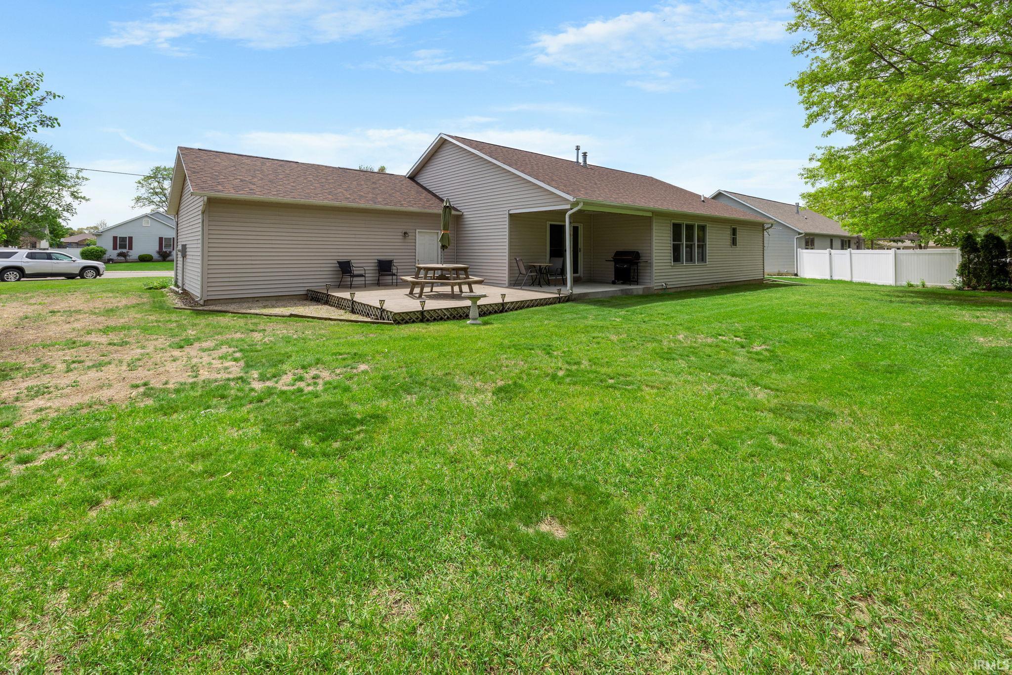 Spacious Back Yard