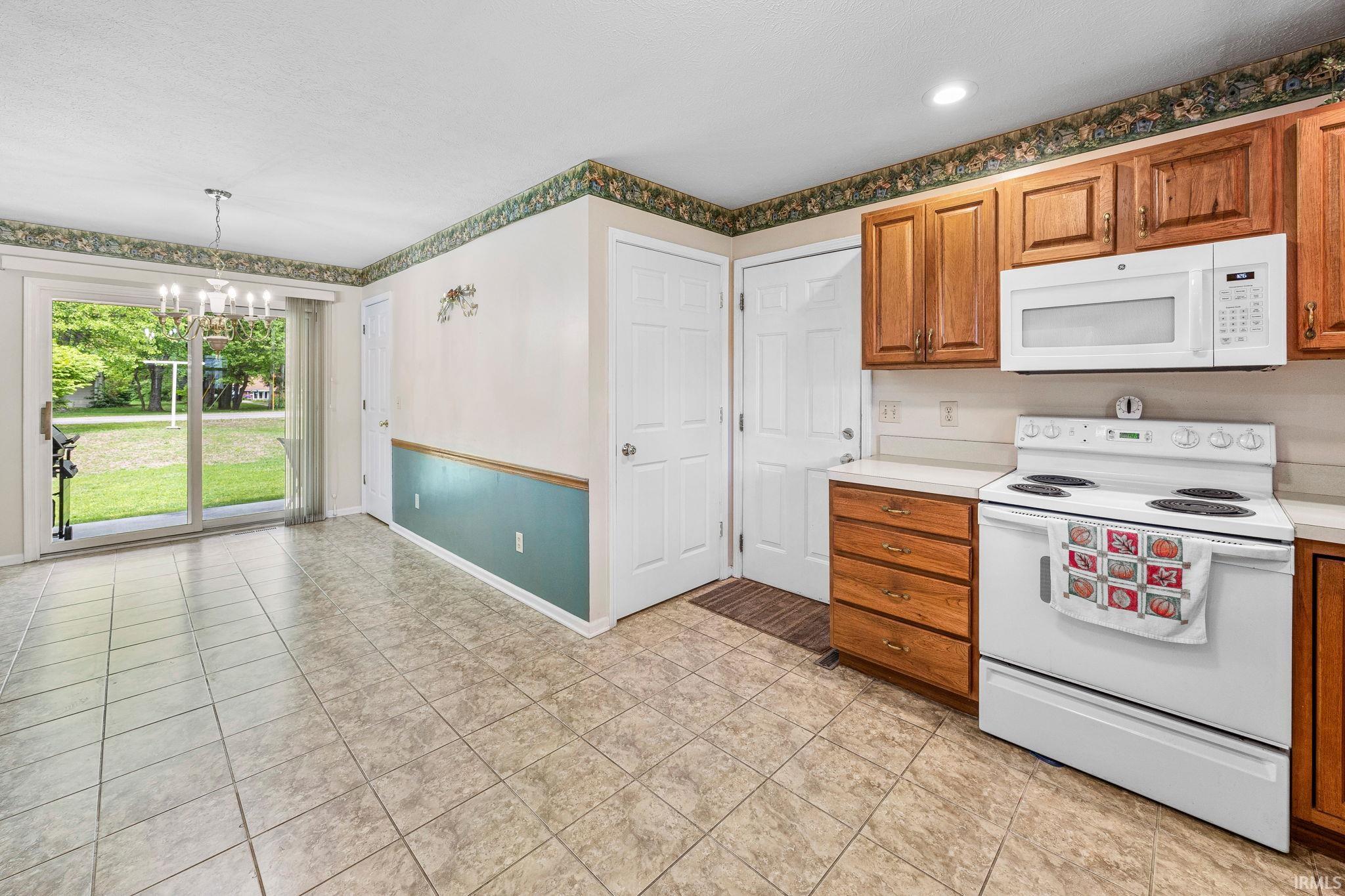 Refrigerator, Dishwasher, Range/Oven, Microwave, Disposal