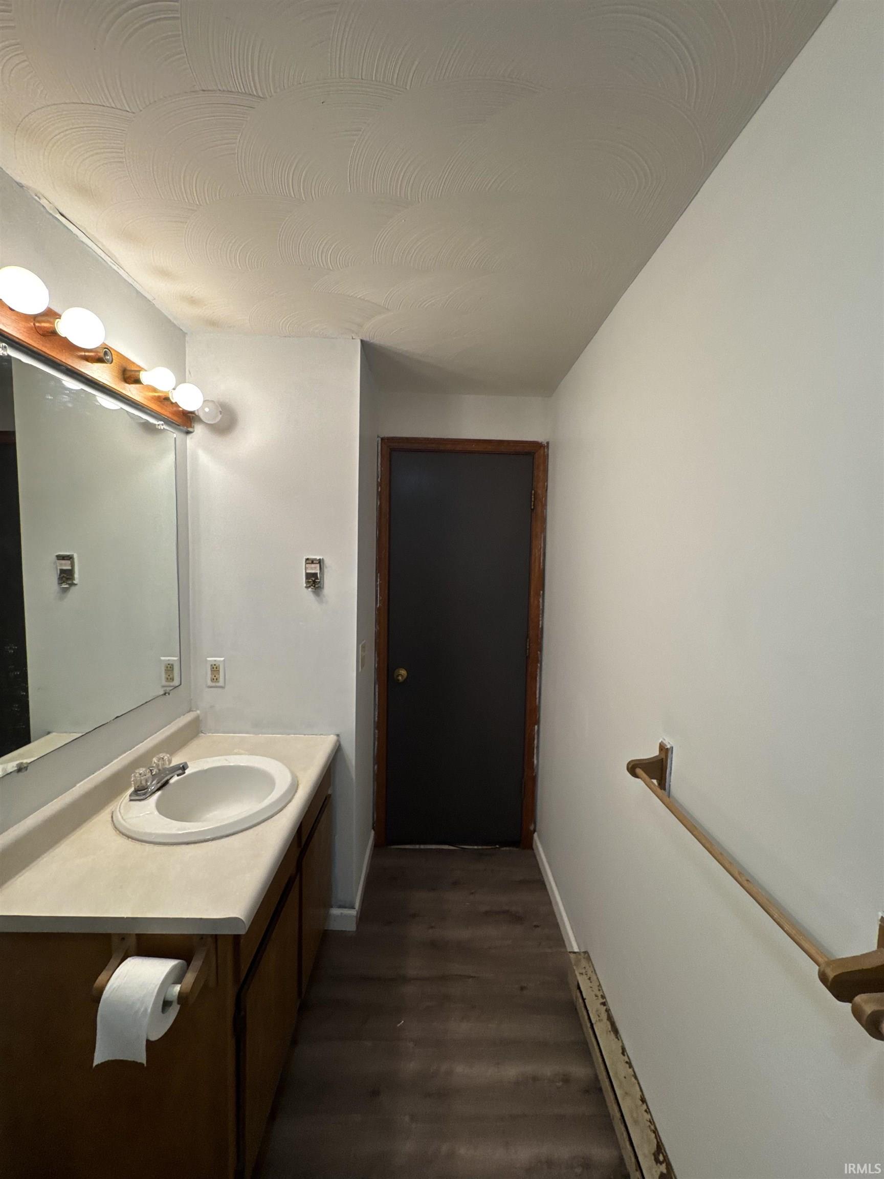 Photo 8 of 627 E Jefferson Street