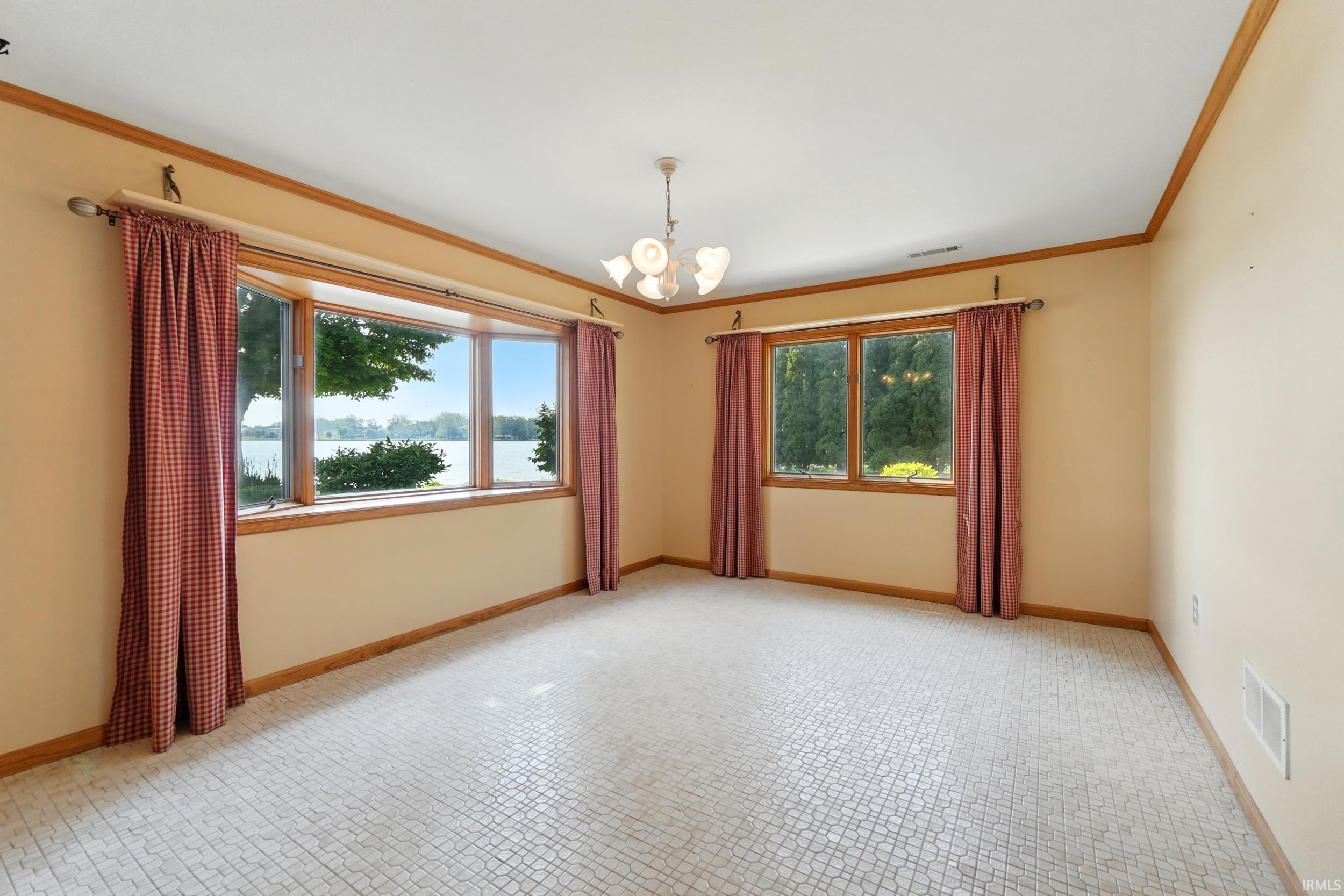 Photo 9 of 2750 N Lakeview Drive