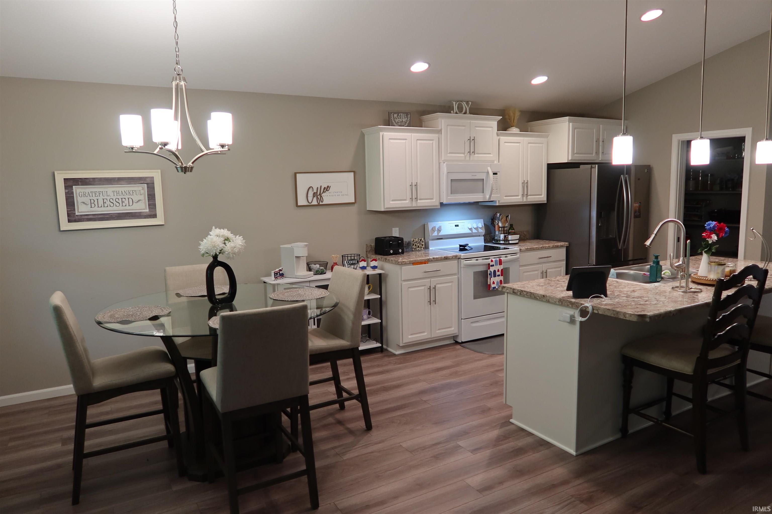 Photo 4 of 10195 STRASSE Court
