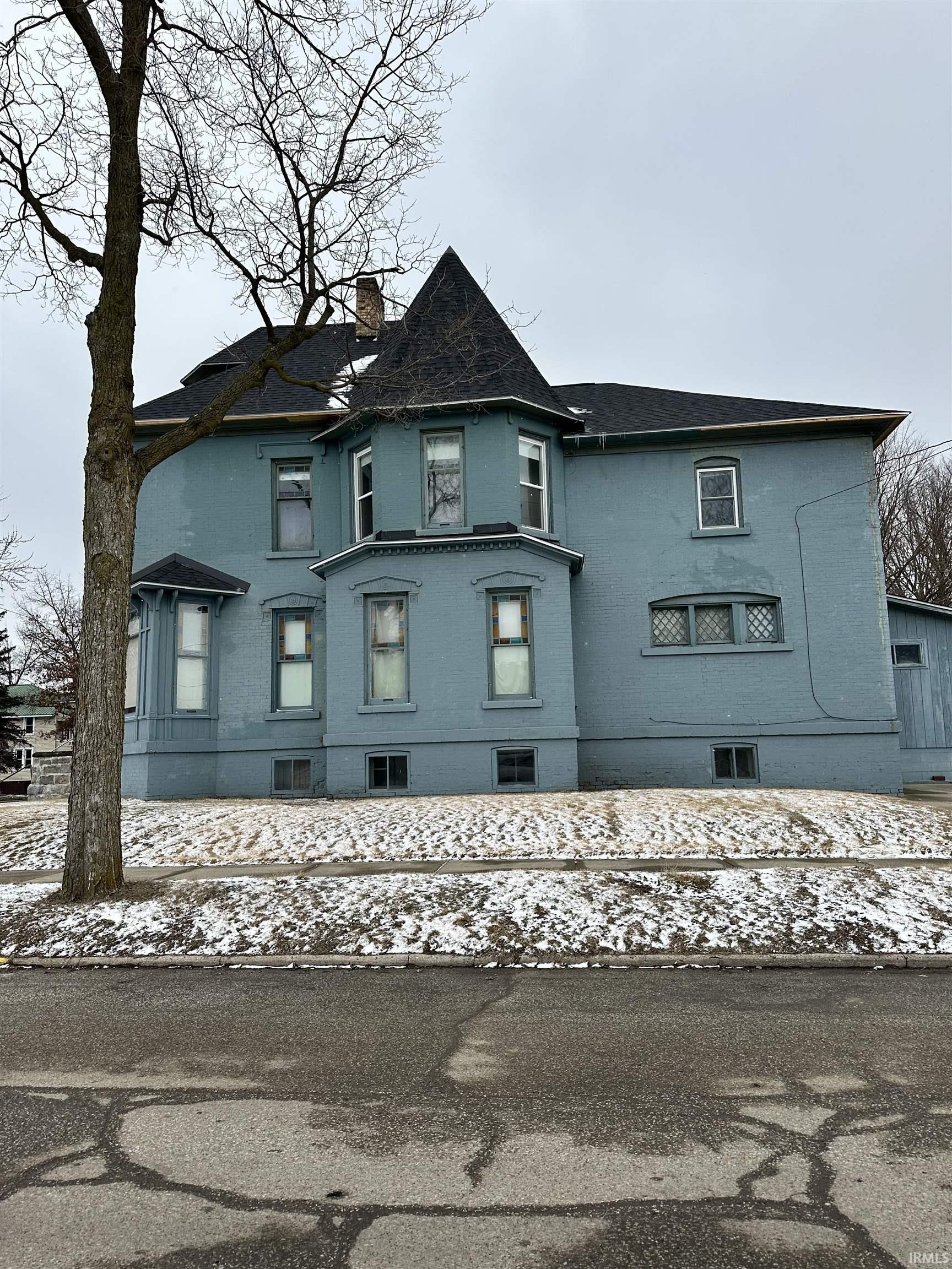 Photo 3 of 529 W Marion Street