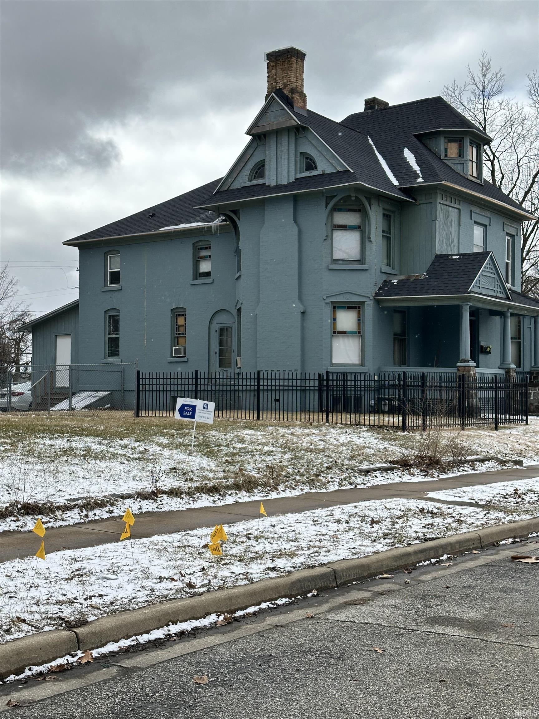 Photo 5 of 529 W Marion Street