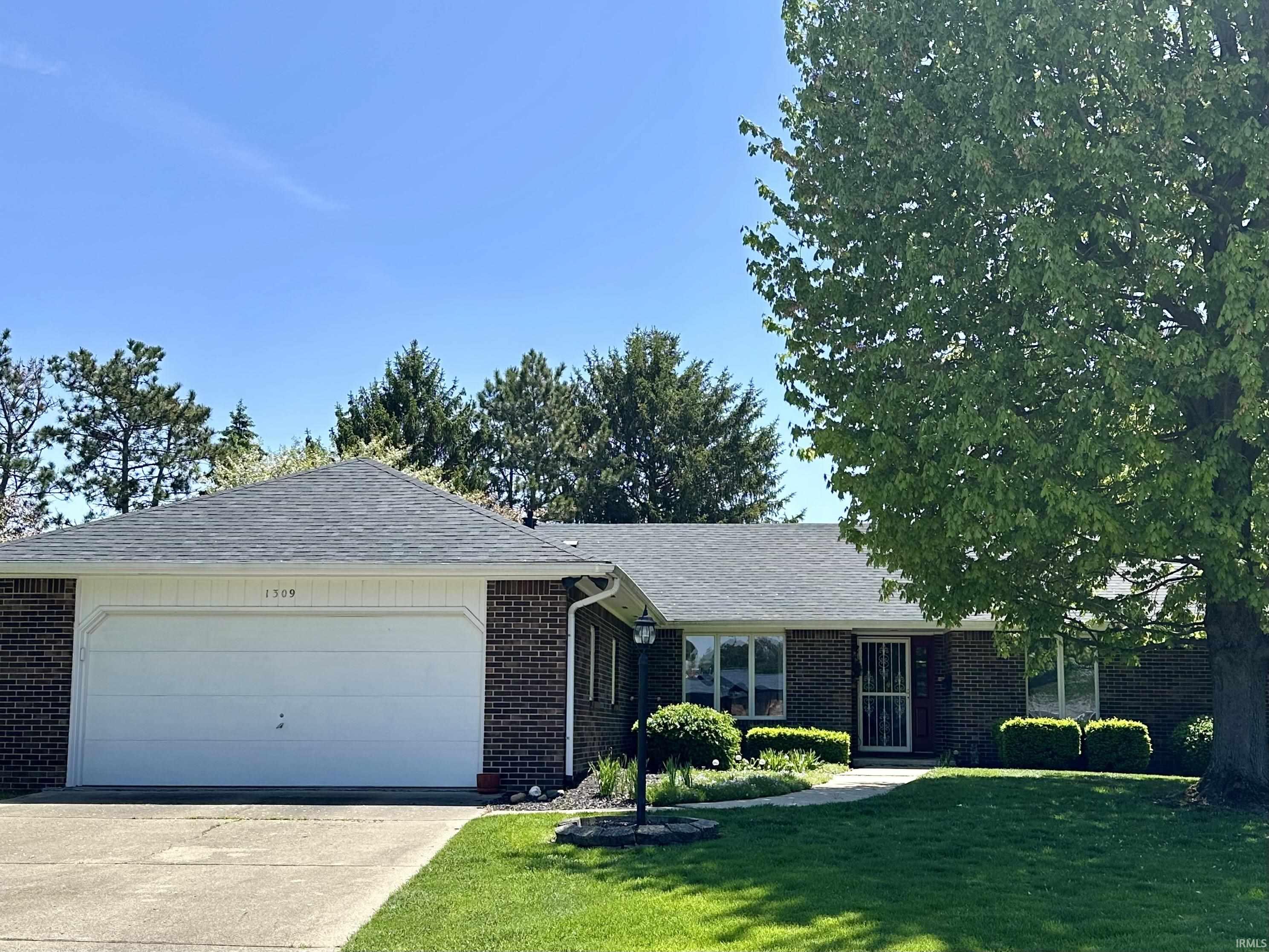 Homes for sale in Frankfort, IN | 1309 Lea Ct, Frankfort, IN 46041 | MLS# 202518409