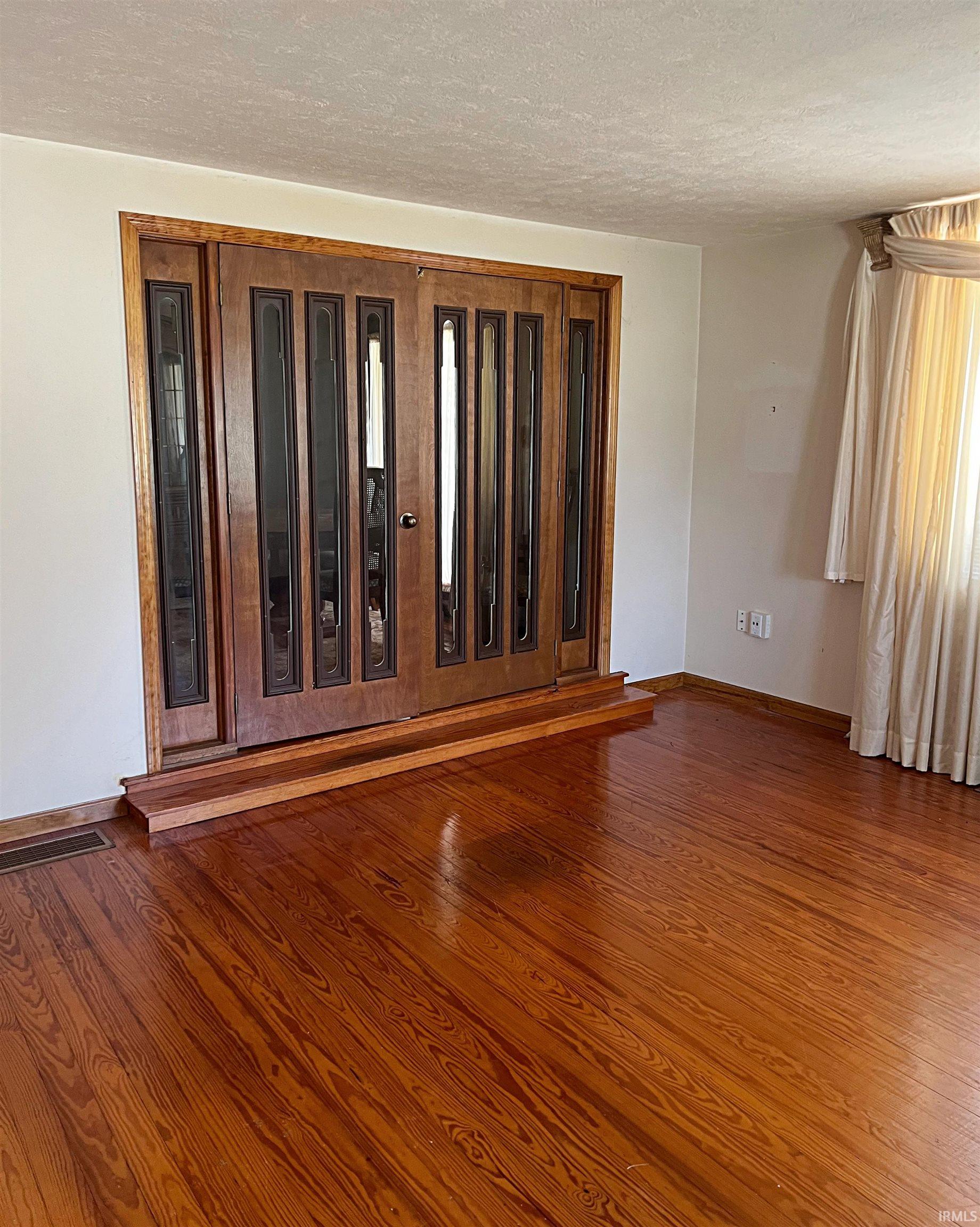 Homes for sale in Linton, IN | 209 B St Se, Linton, IN 47441 | MLS# 202518441