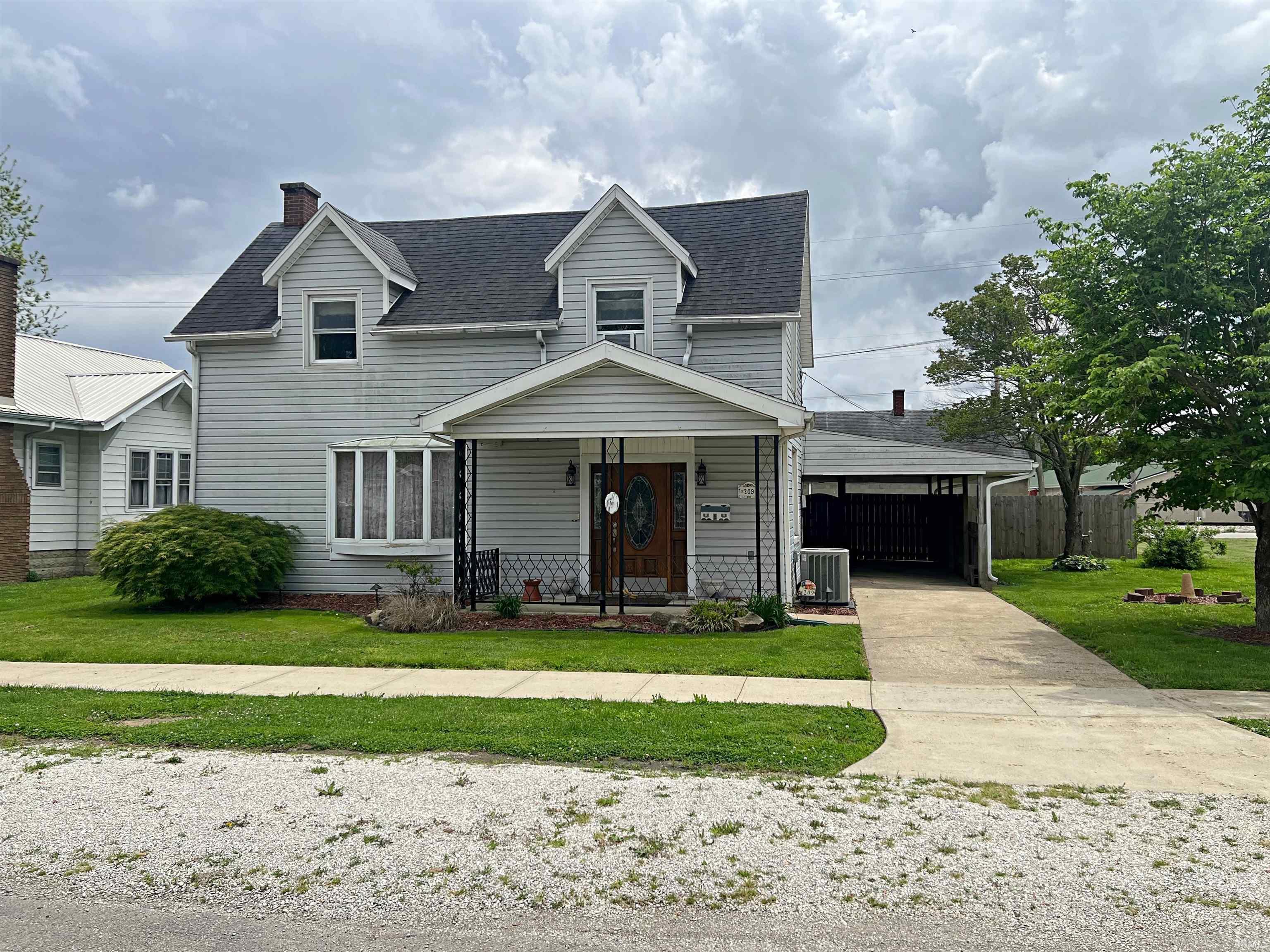 Homes for sale in Linton, IN | 209 B St Se, Linton, IN 47441 | MLS# 202518441