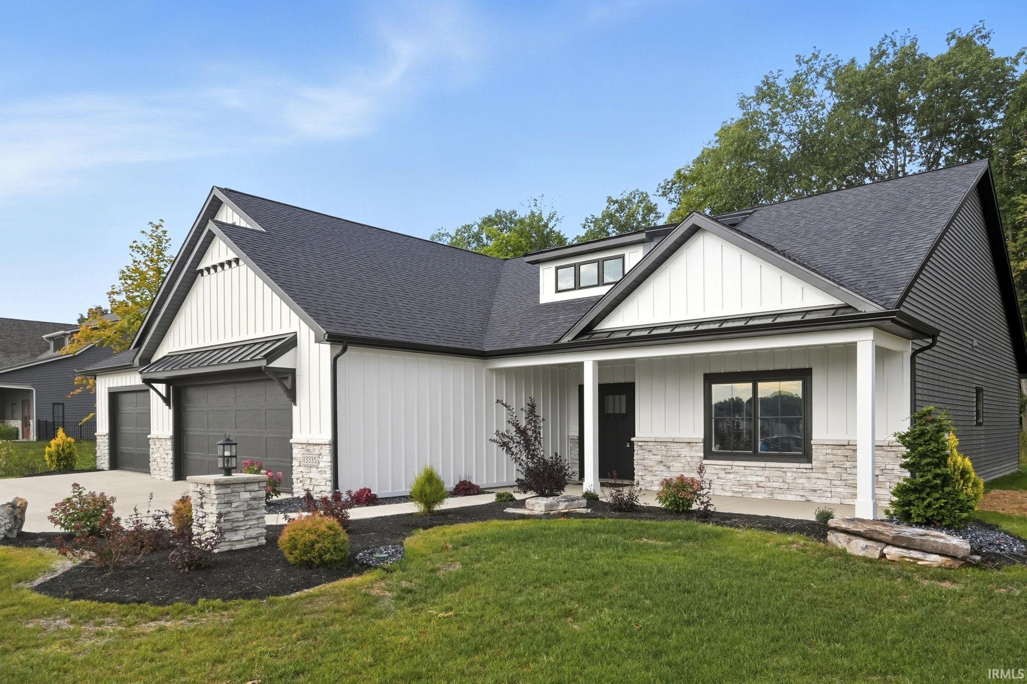 Lg Covered front porch to relax and enjoy nature all around.
