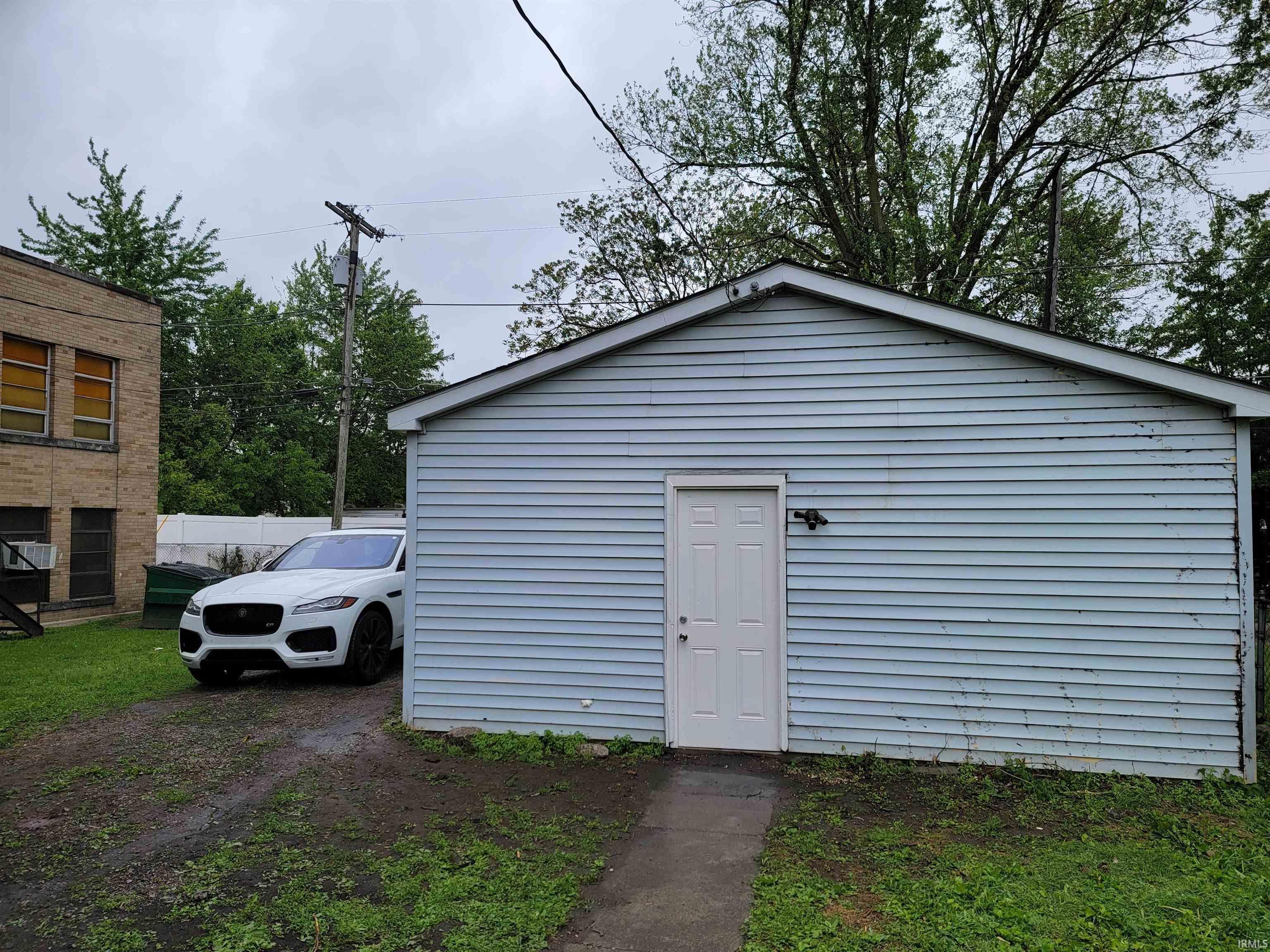Photo 32 of 826 E Jefferson Boulevard