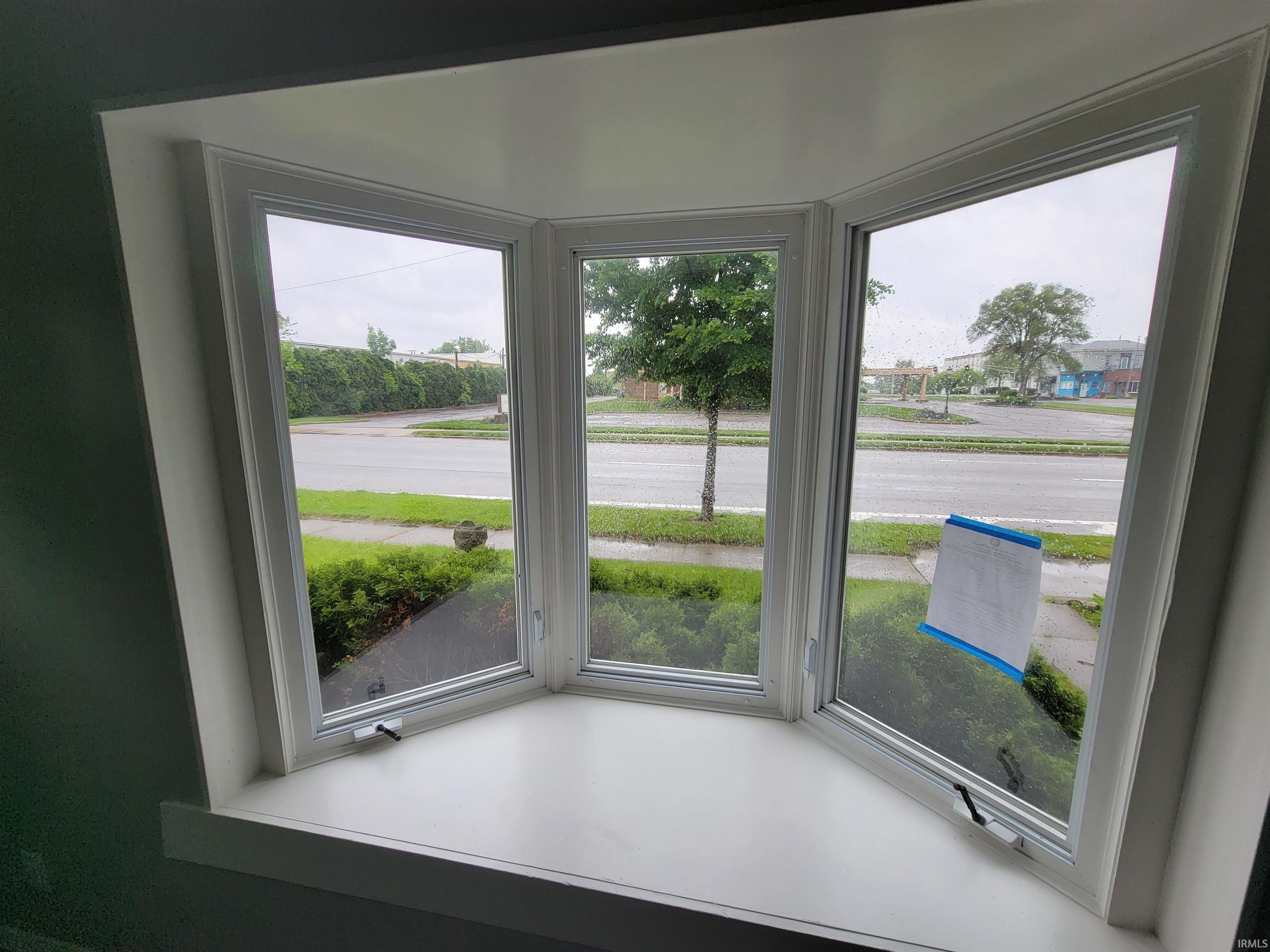 Photo 6 of 826 E Jefferson Boulevard
