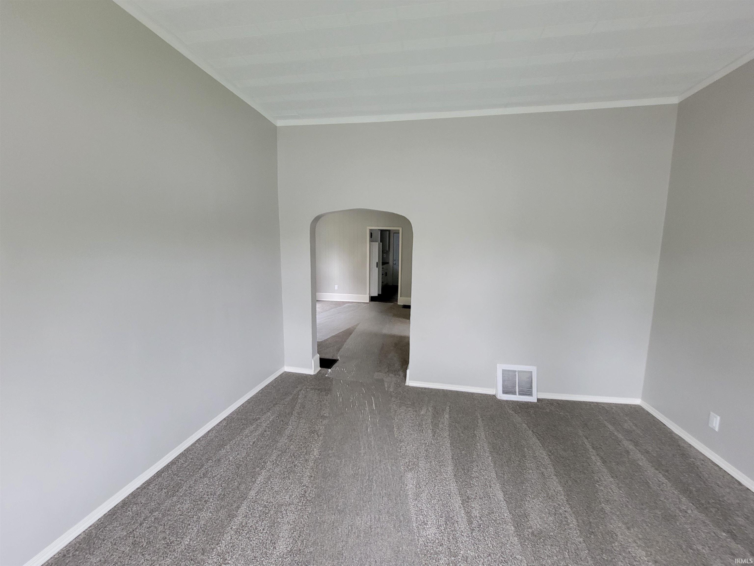 Photo 7 of 826 E Jefferson Boulevard