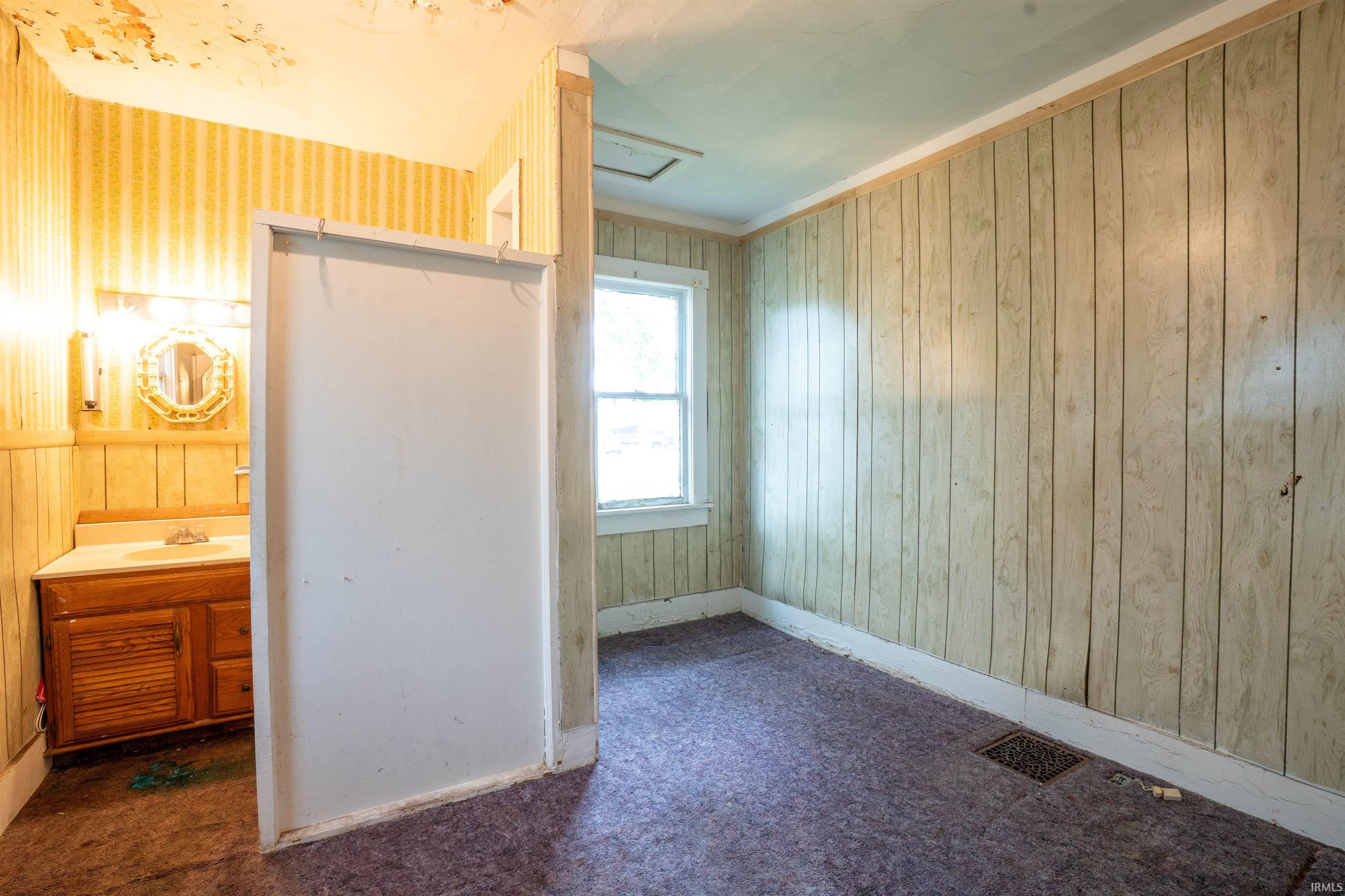 Photo 10 of 104 S Cowen Street