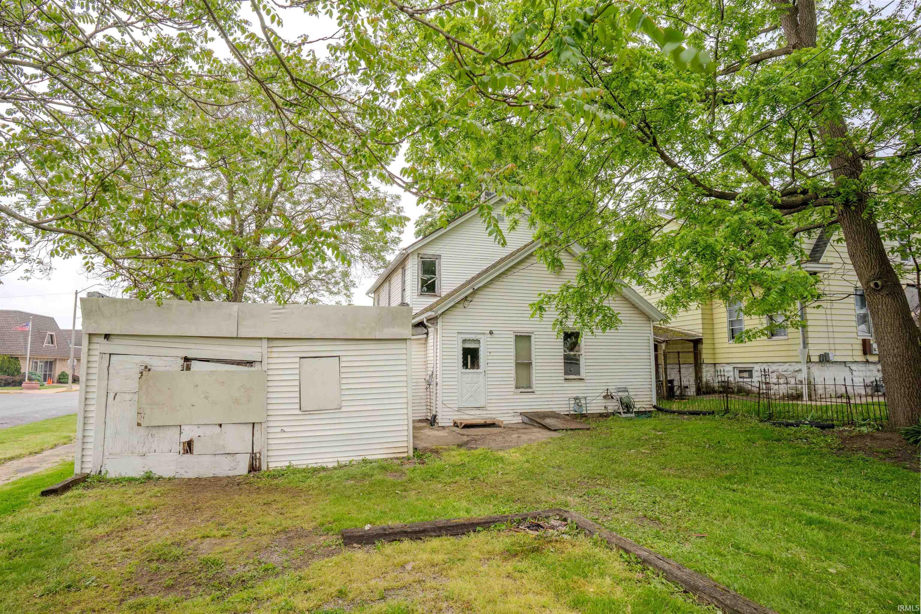 Photo 3 of 104 S Cowen Street
