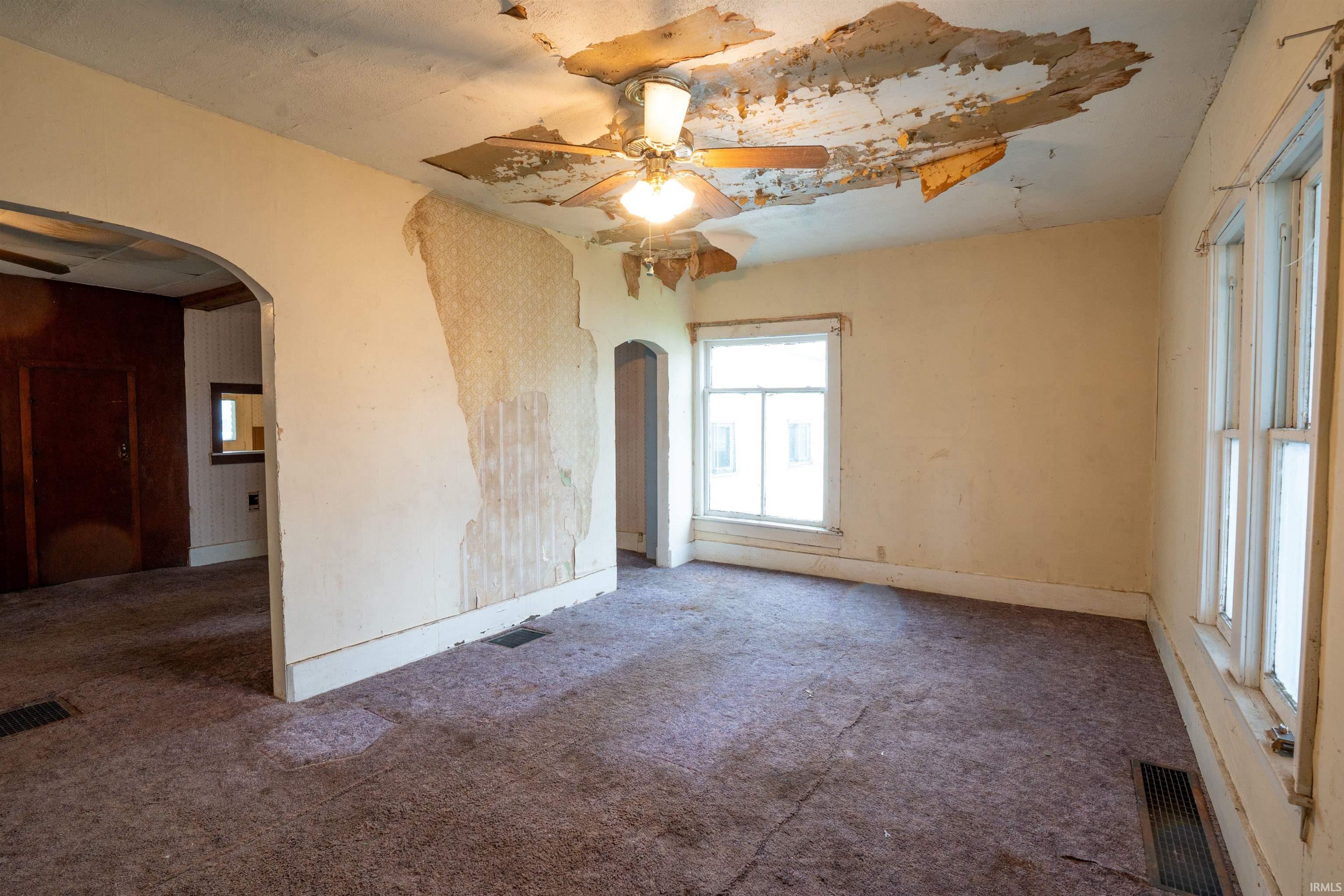 Photo 4 of 104 S Cowen Street
