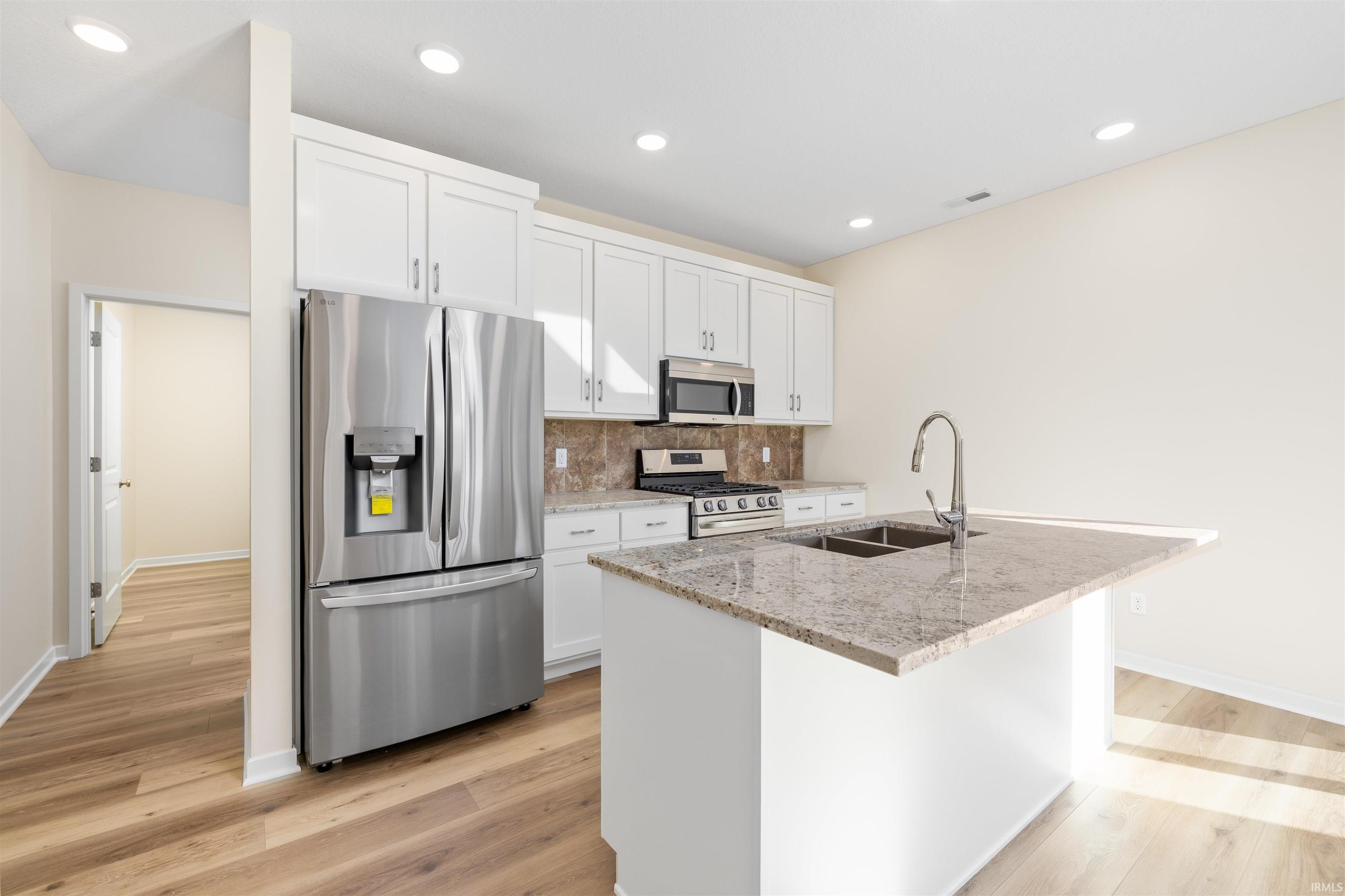 Photo 10 of 988 E Hawthorn Lane