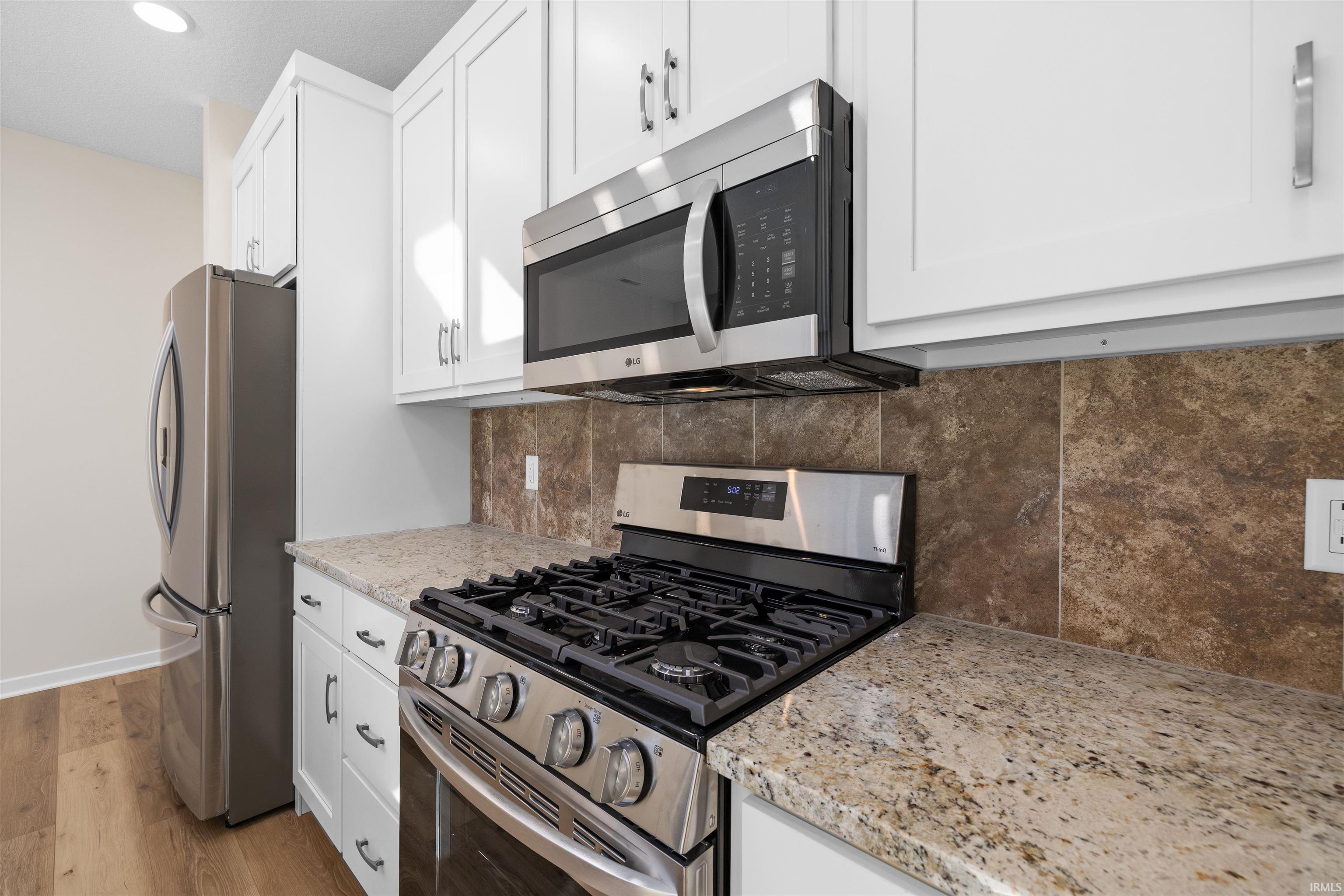 Photo 11 of 988 E Hawthorn Lane