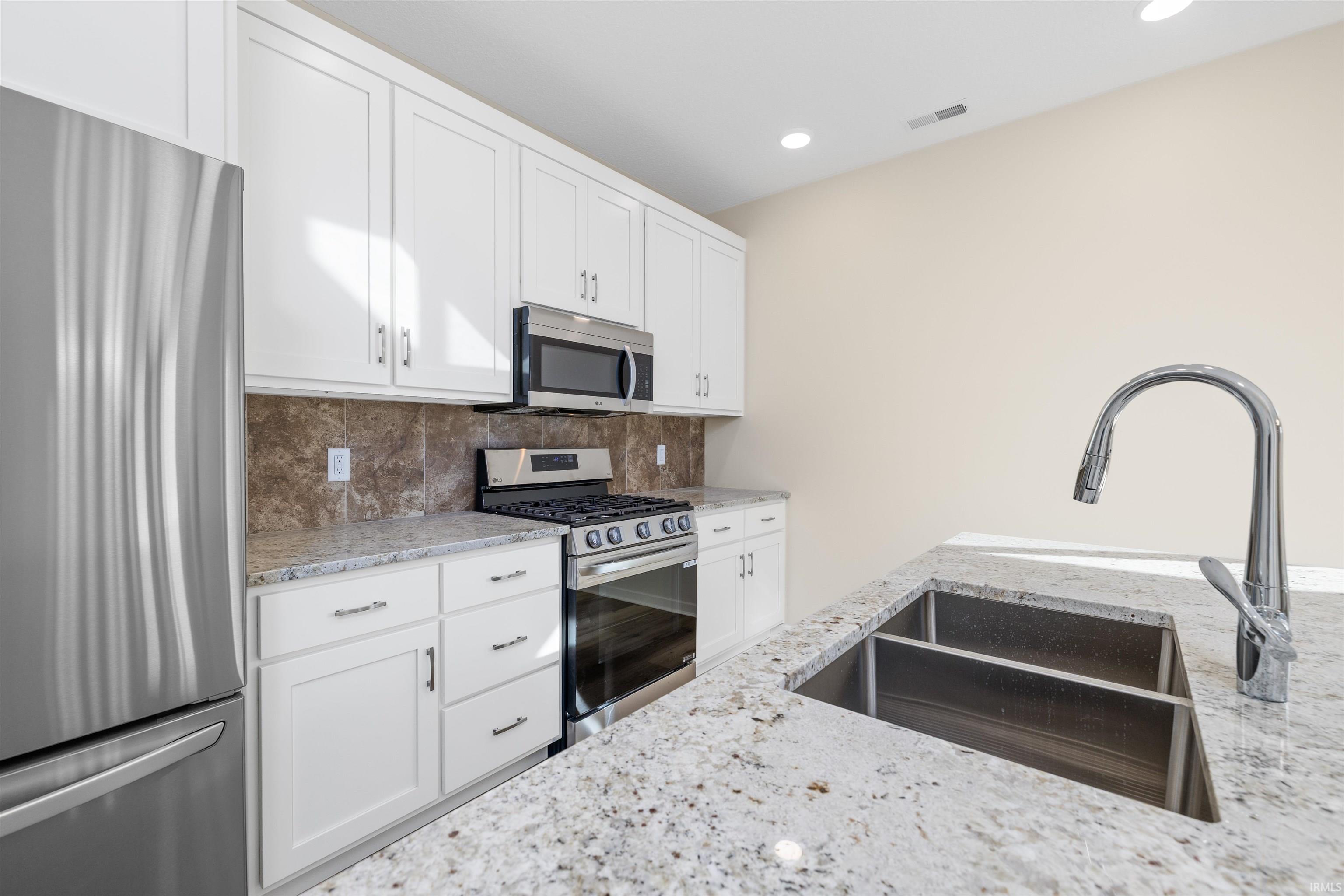 Photo 12 of 988 E Hawthorn Lane