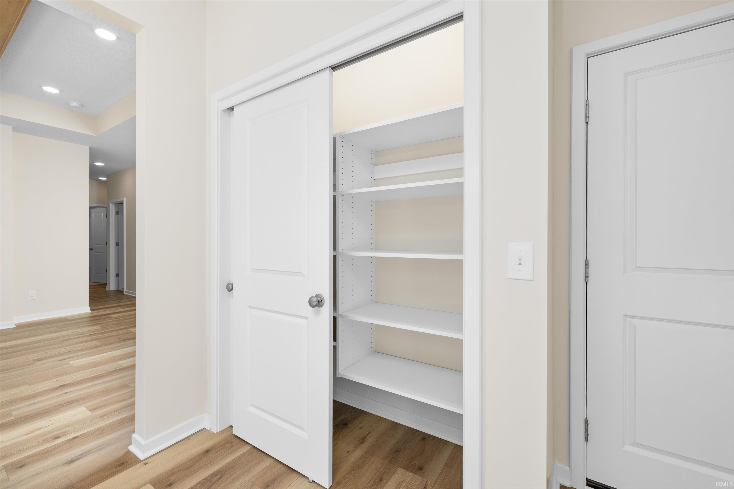 Photo 13 of 988 E Hawthorn Lane