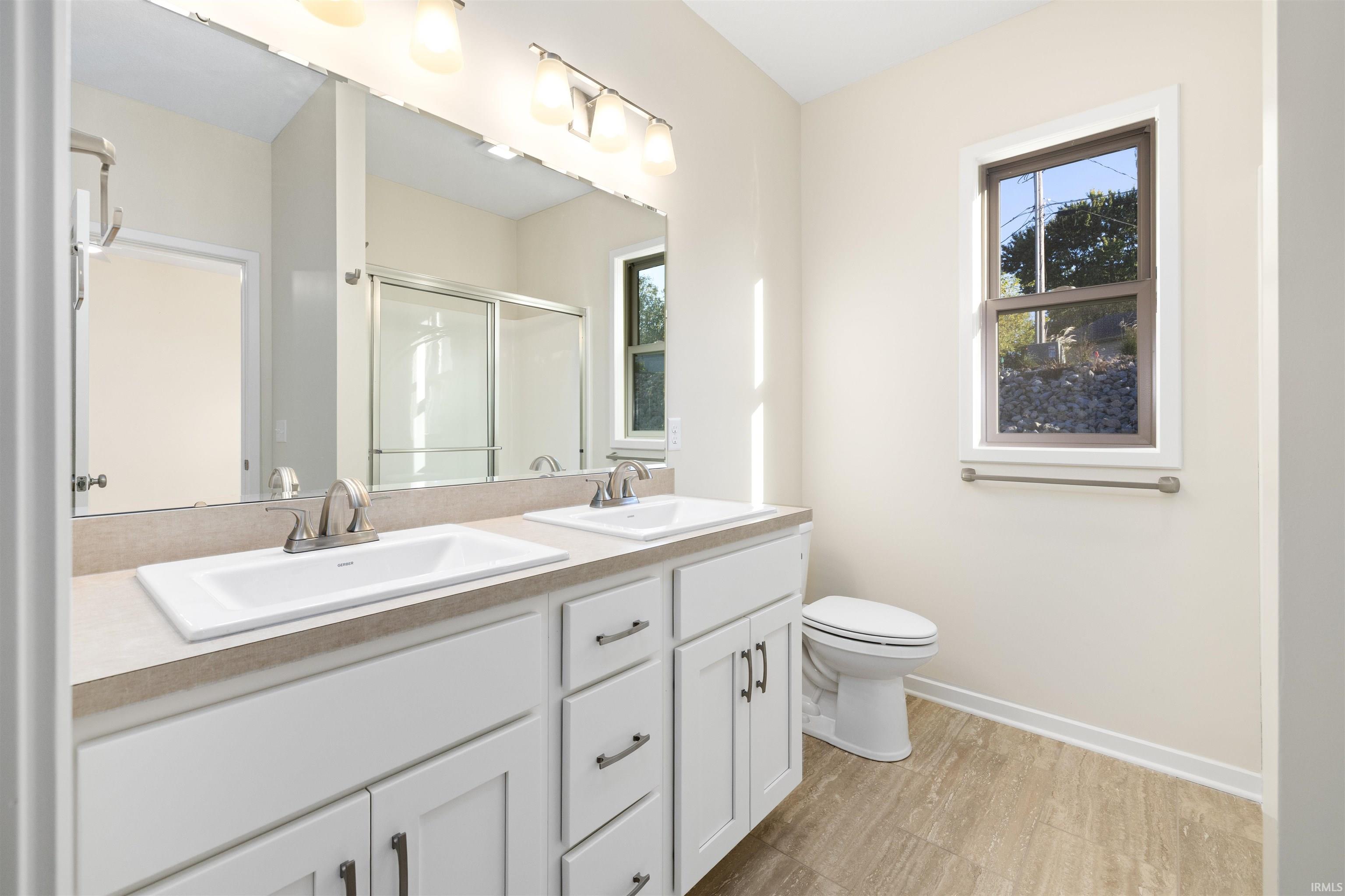 Photo 16 of 988 E Hawthorn Lane