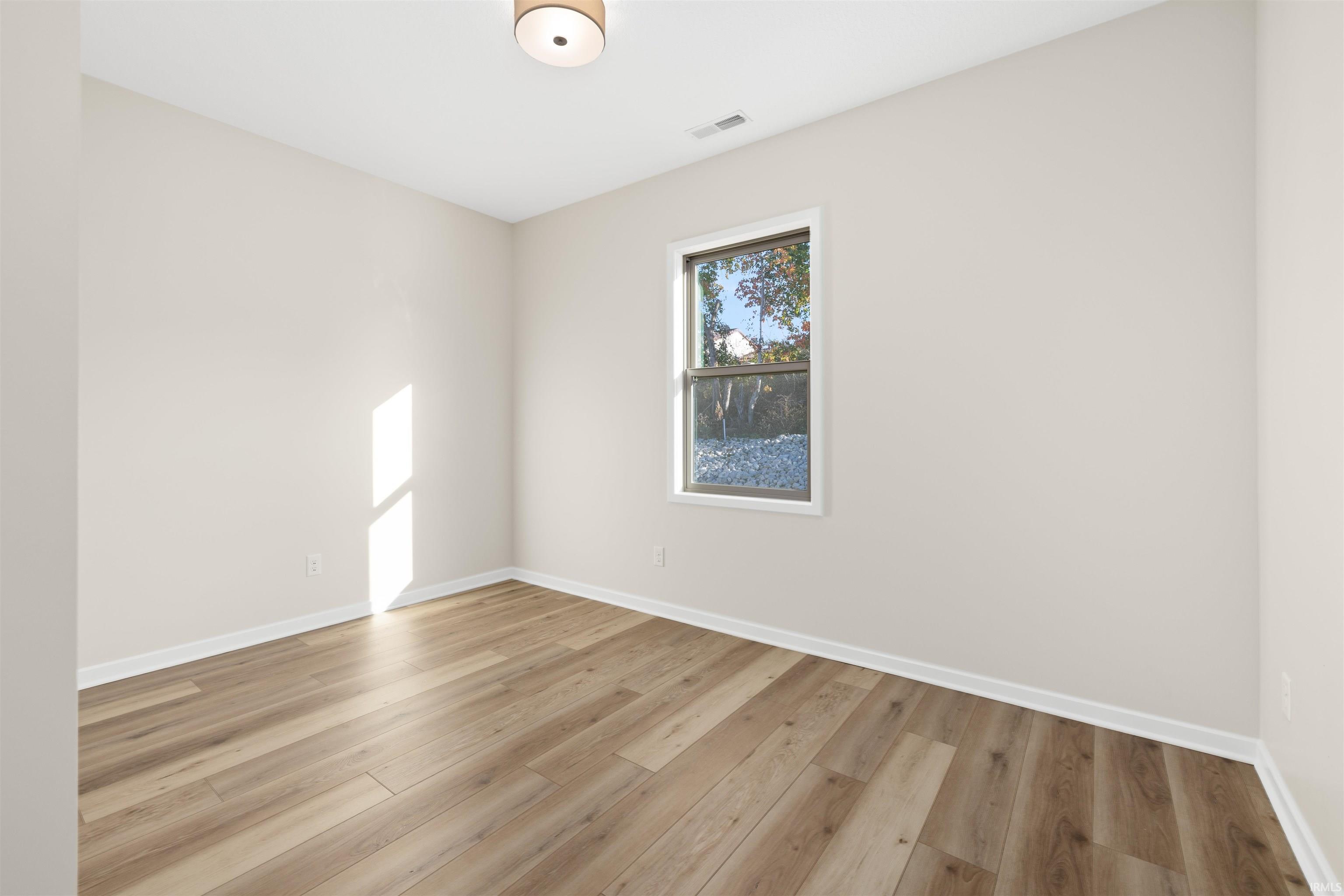 Photo 18 of 988 E Hawthorn Lane