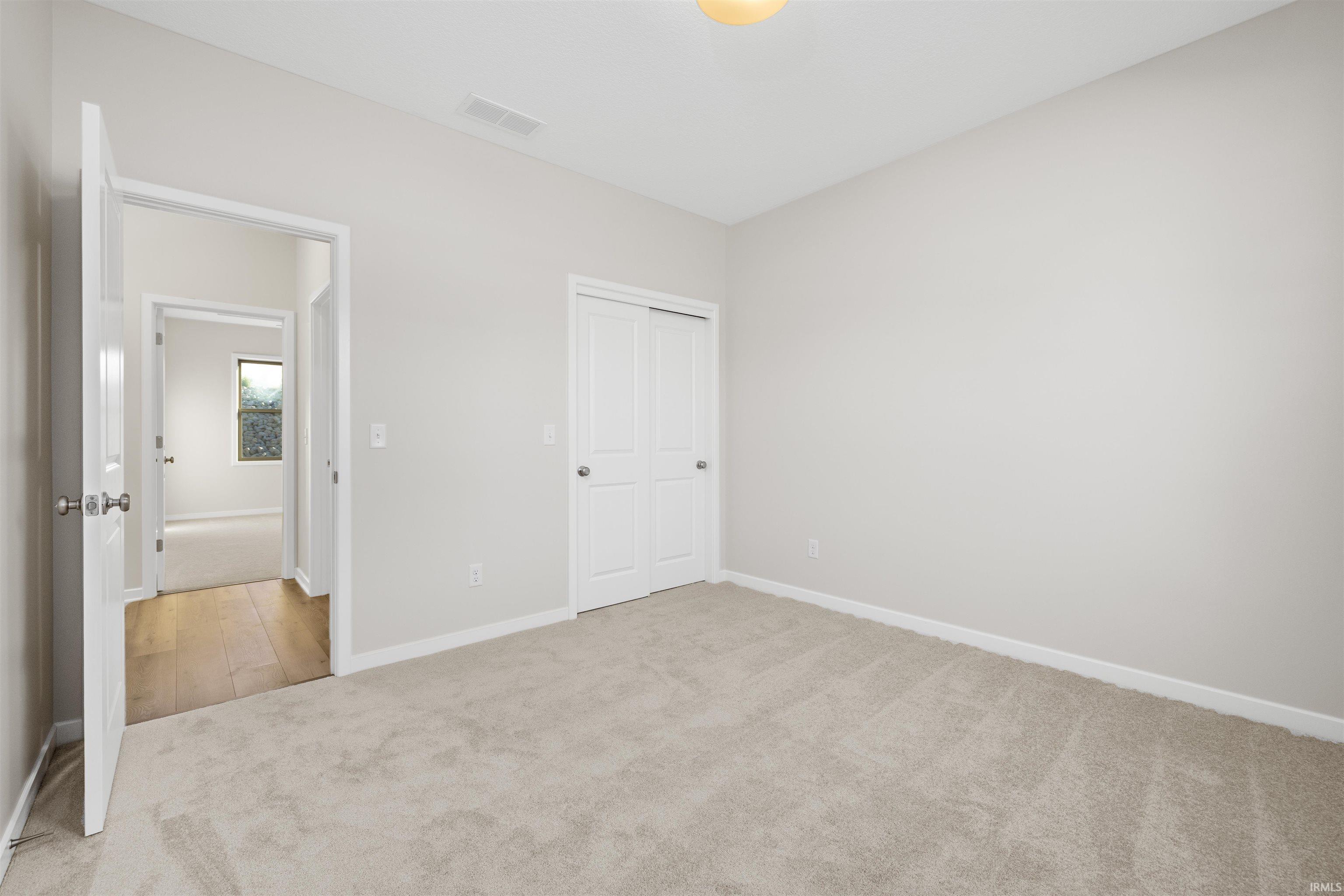 Photo 21 of 988 E Hawthorn Lane