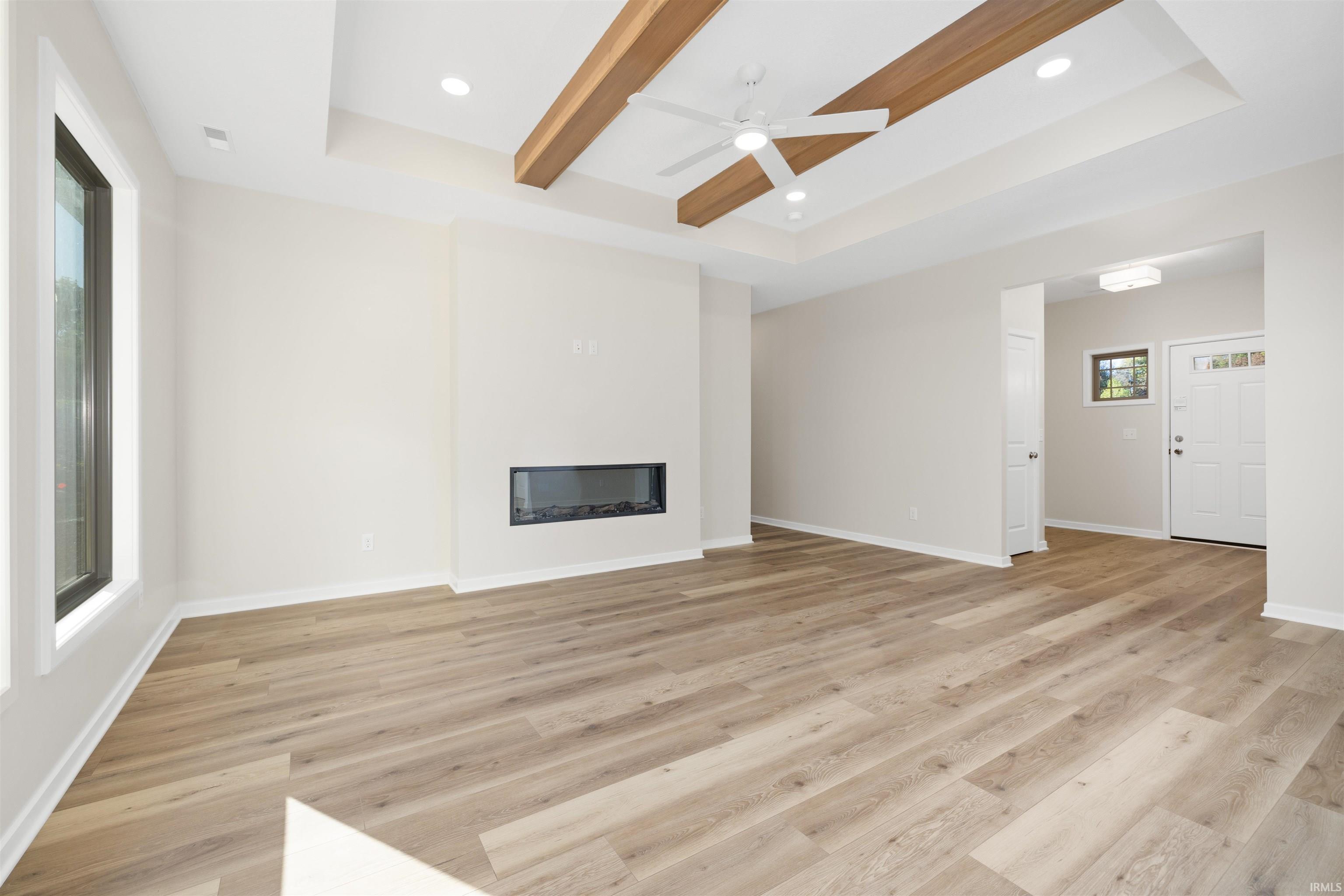 Photo 5 of 988 E Hawthorn Lane