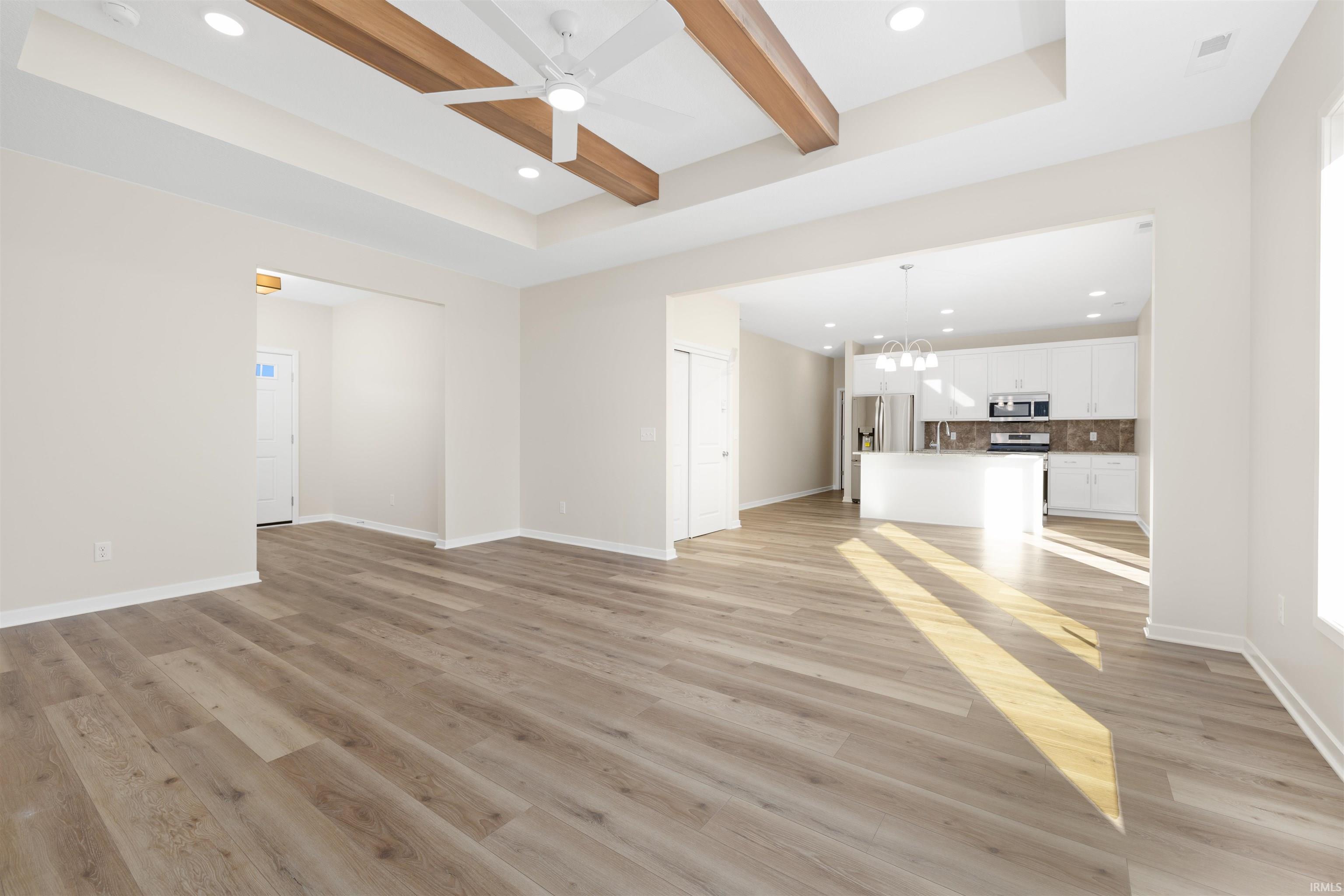 Photo 6 of 988 E Hawthorn Lane