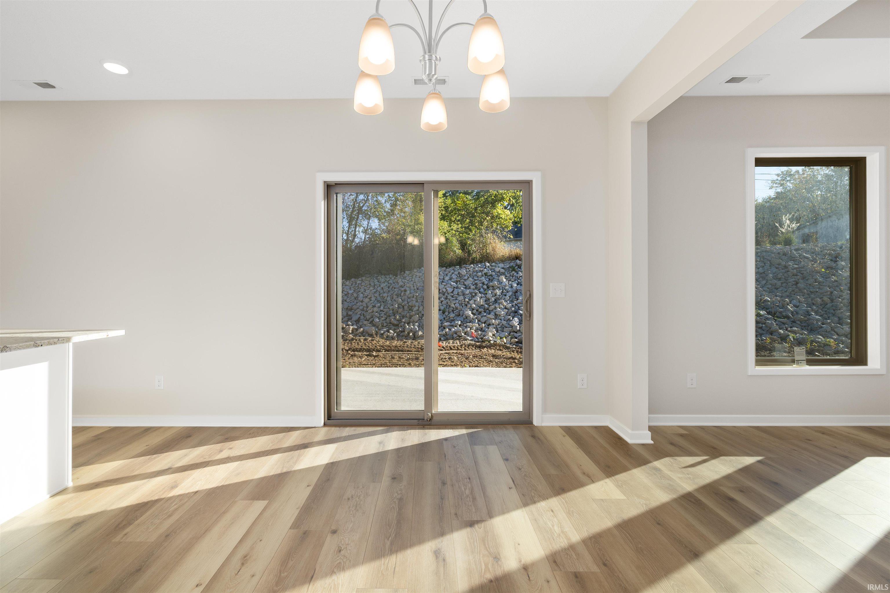 Photo 7 of 988 E Hawthorn Lane