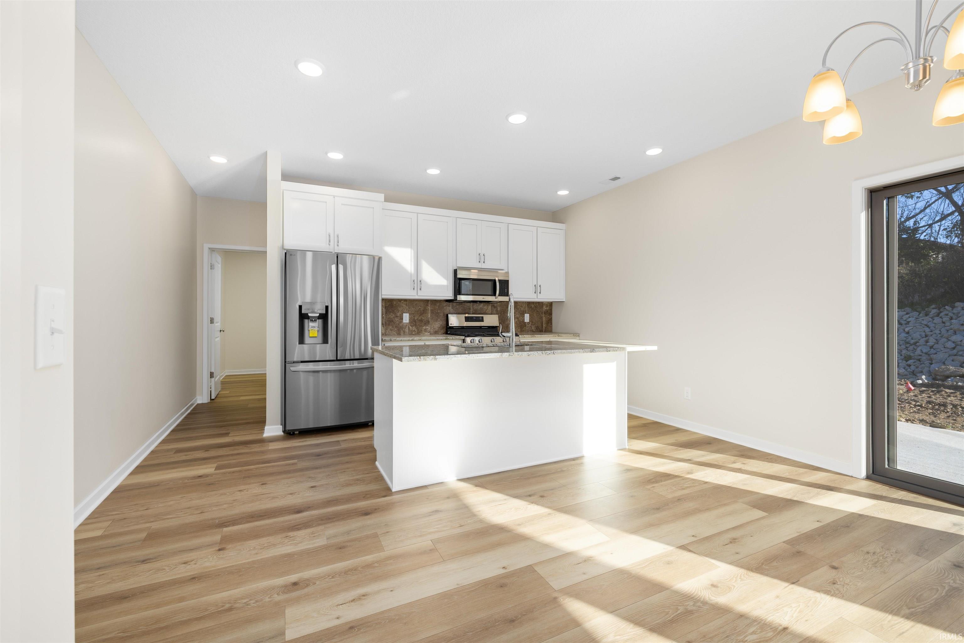 Photo 8 of 988 E Hawthorn Lane