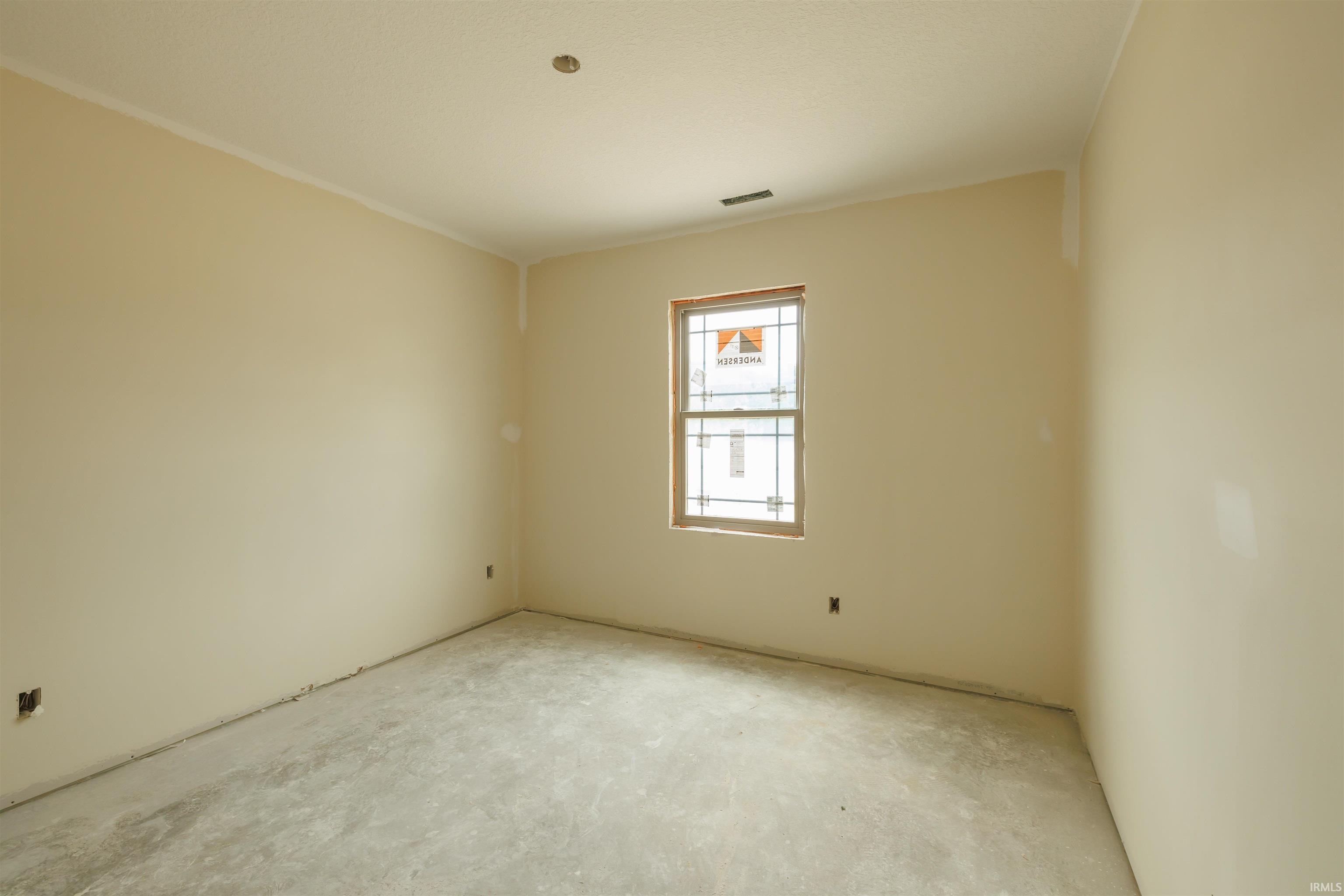 Photo 9 of 988 E Hawthorn Lane