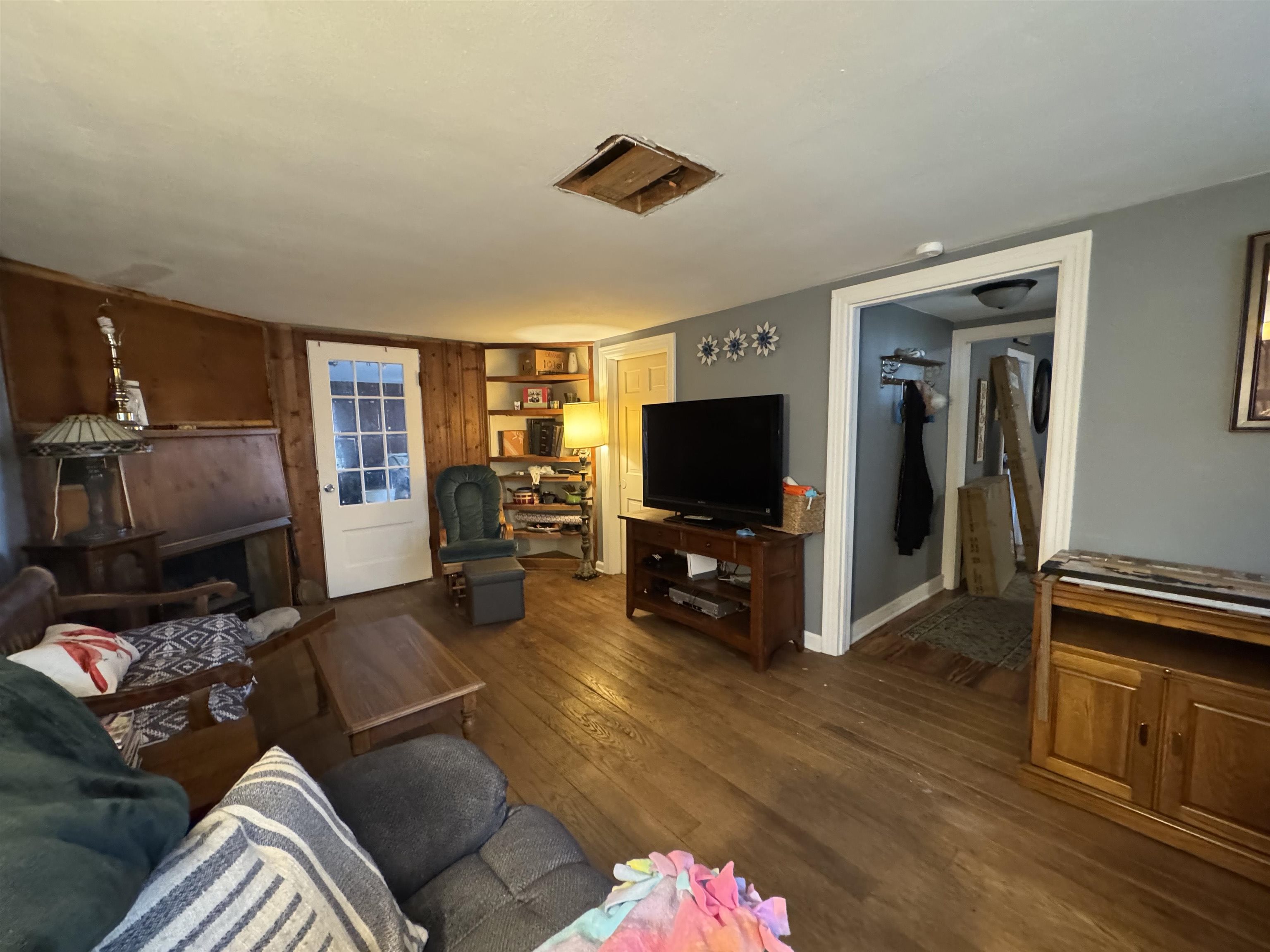 Photo 4 of 134 E Emerald Street
