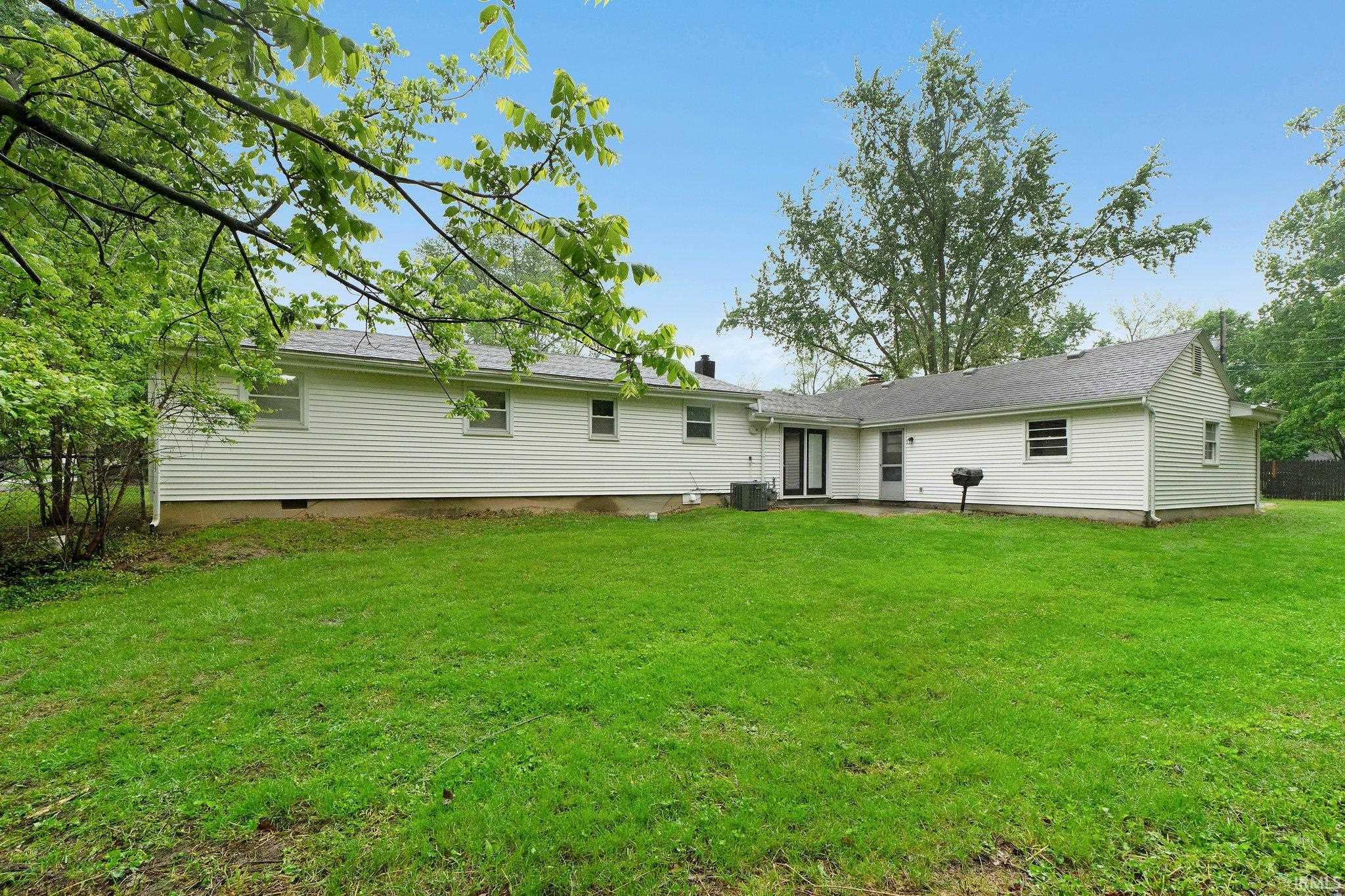 Homes for sale in Fort Wayne, IN | 2802 Bellaire Dr, Fort Wayne, IN 46804 | MLS# 202519263