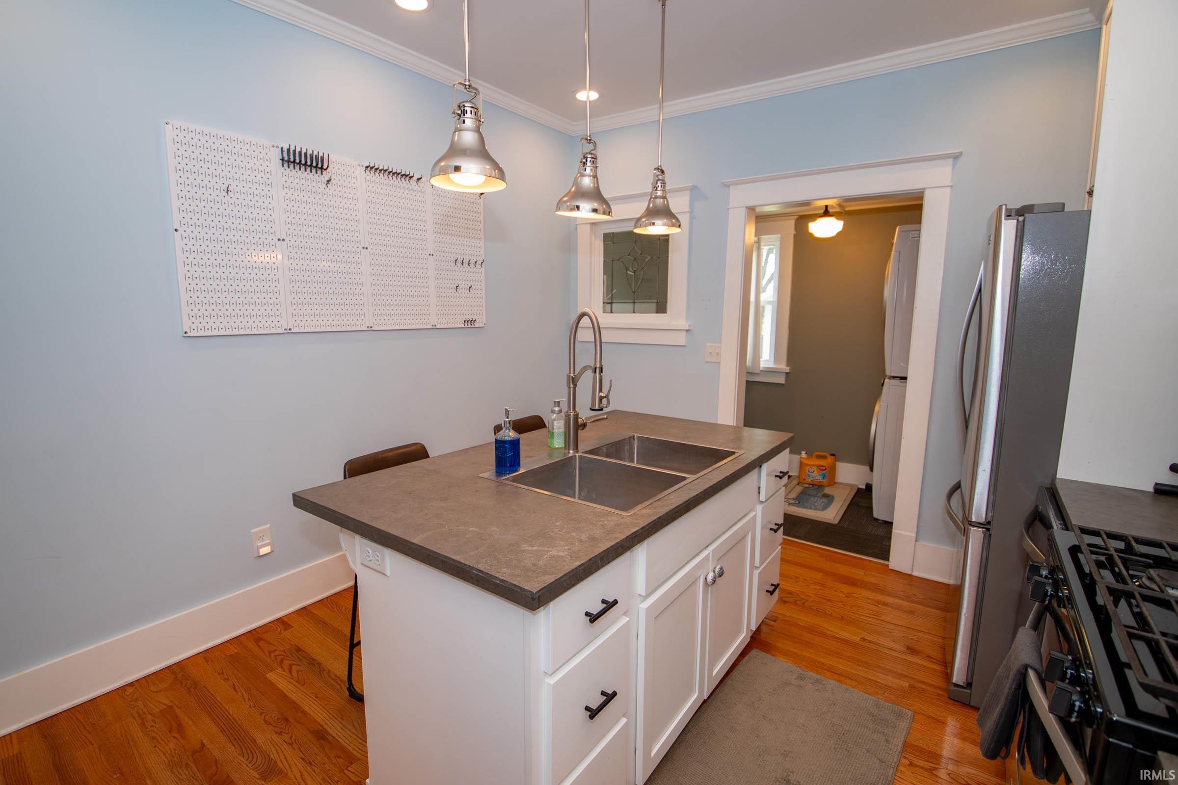 Photo 10 of 1201 Maple Row Street