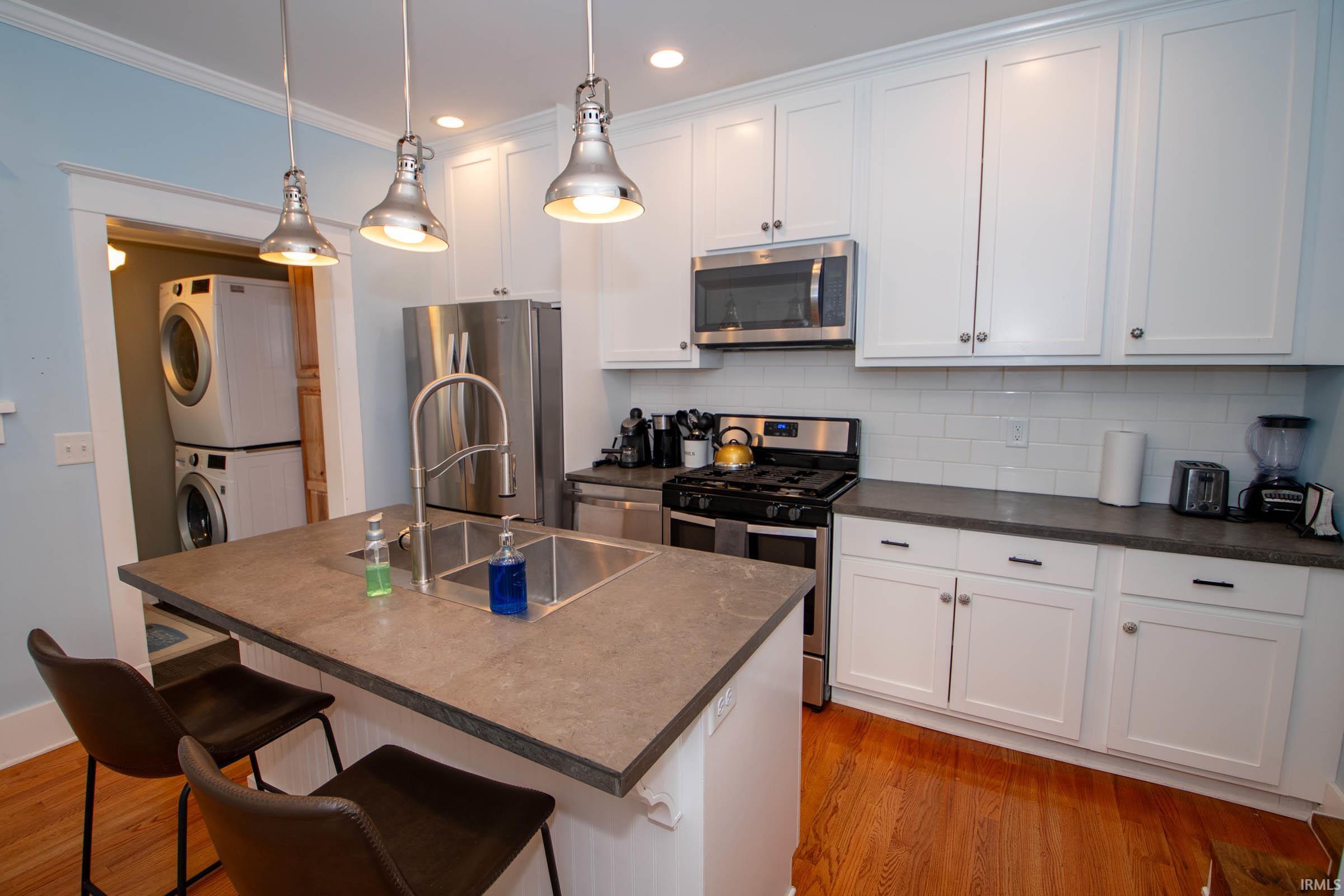 Photo 8 of 1201 Maple Row Street