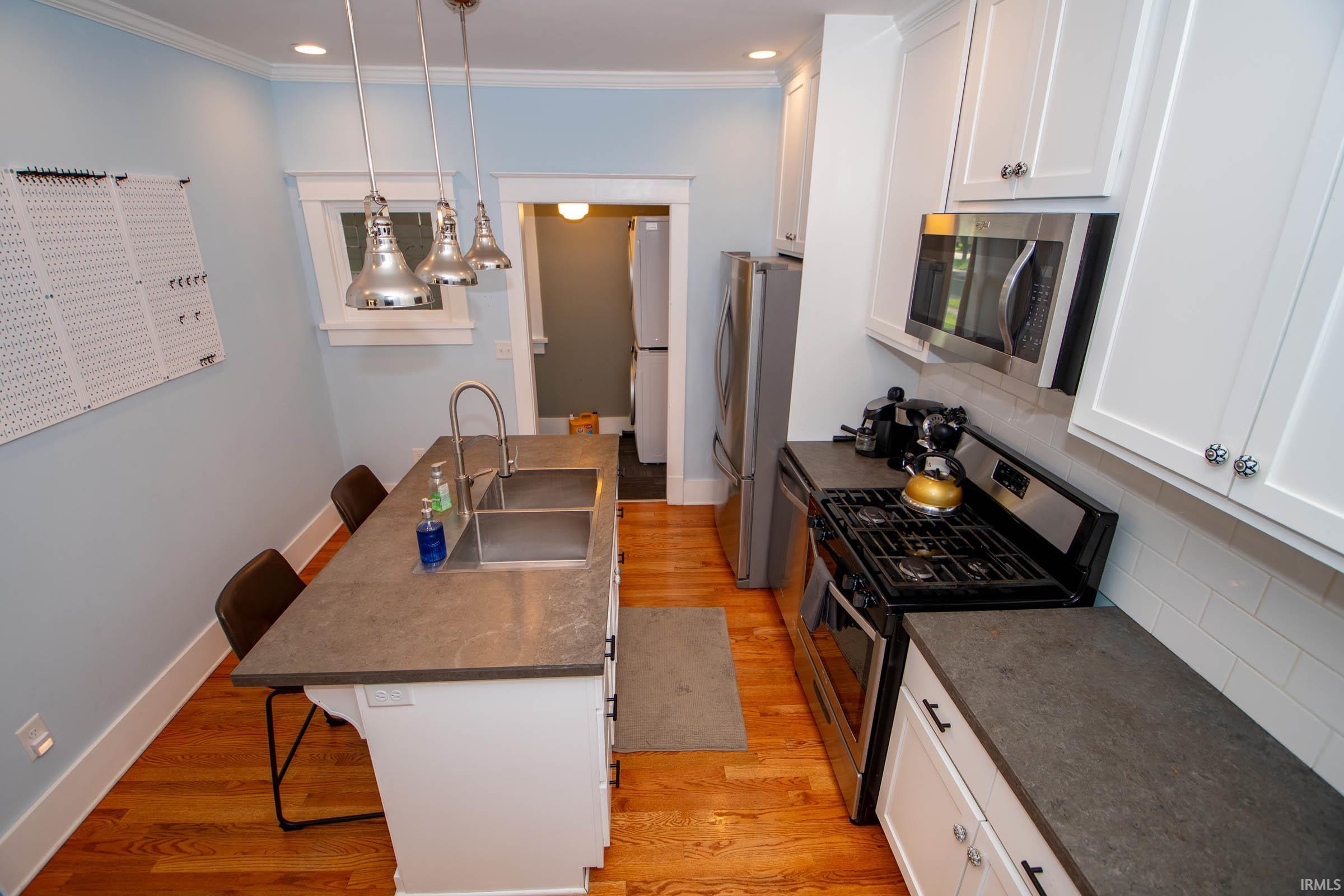 Photo 9 of 1201 Maple Row Street