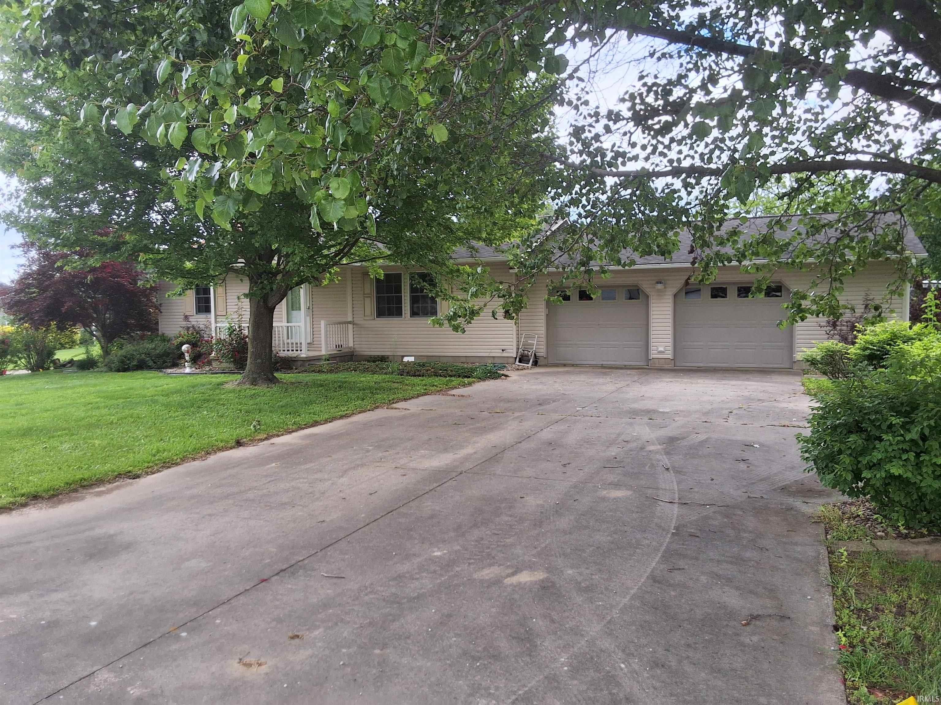 Homes for sale in Loogootee, IN | 5454 Ski Dr Dr, Loogootee, IN 47553 | MLS# 202519693