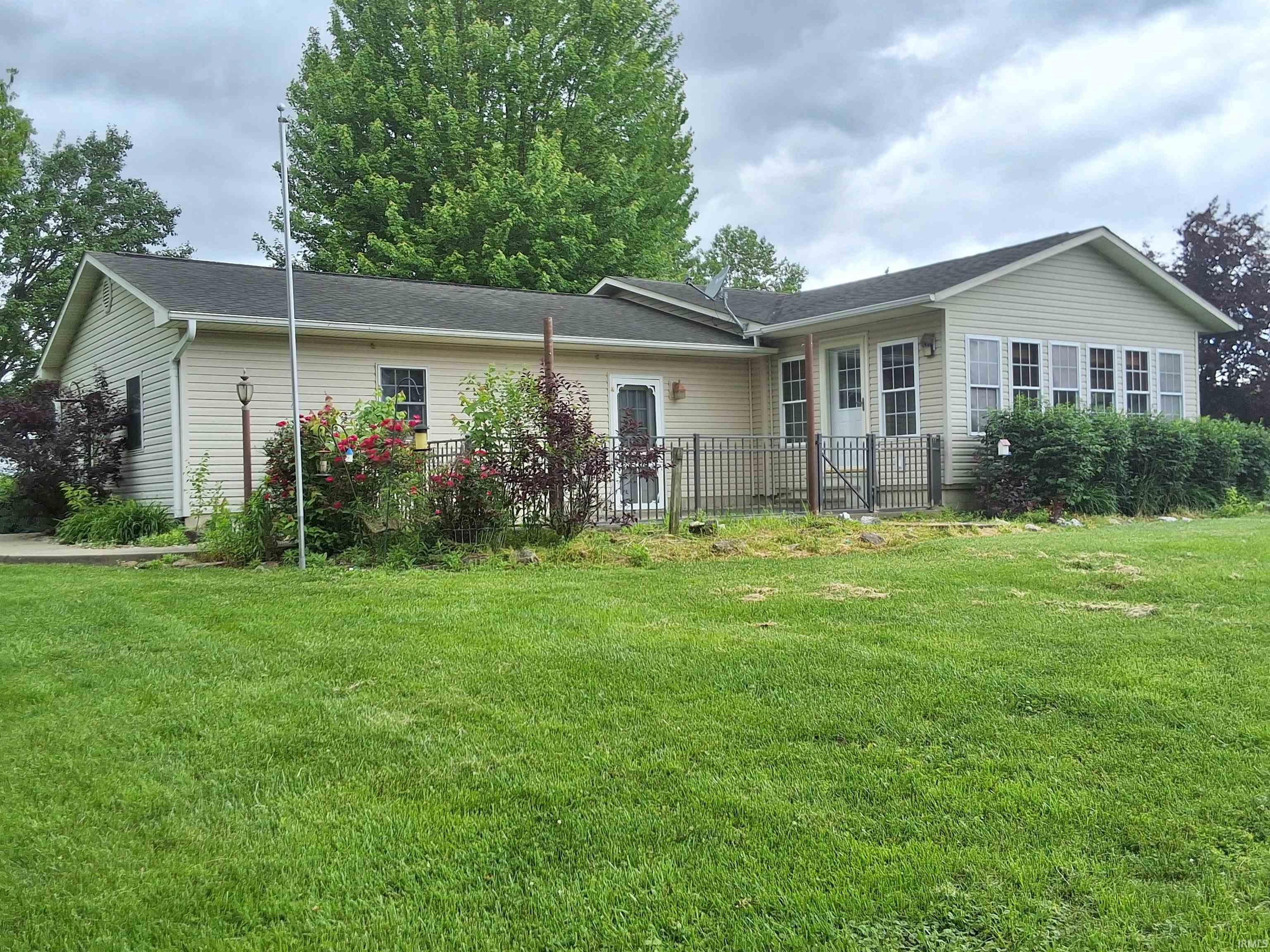 Homes for sale in Loogootee, IN | 5454 Ski Dr Dr, Loogootee, IN 47553 | MLS# 202519693