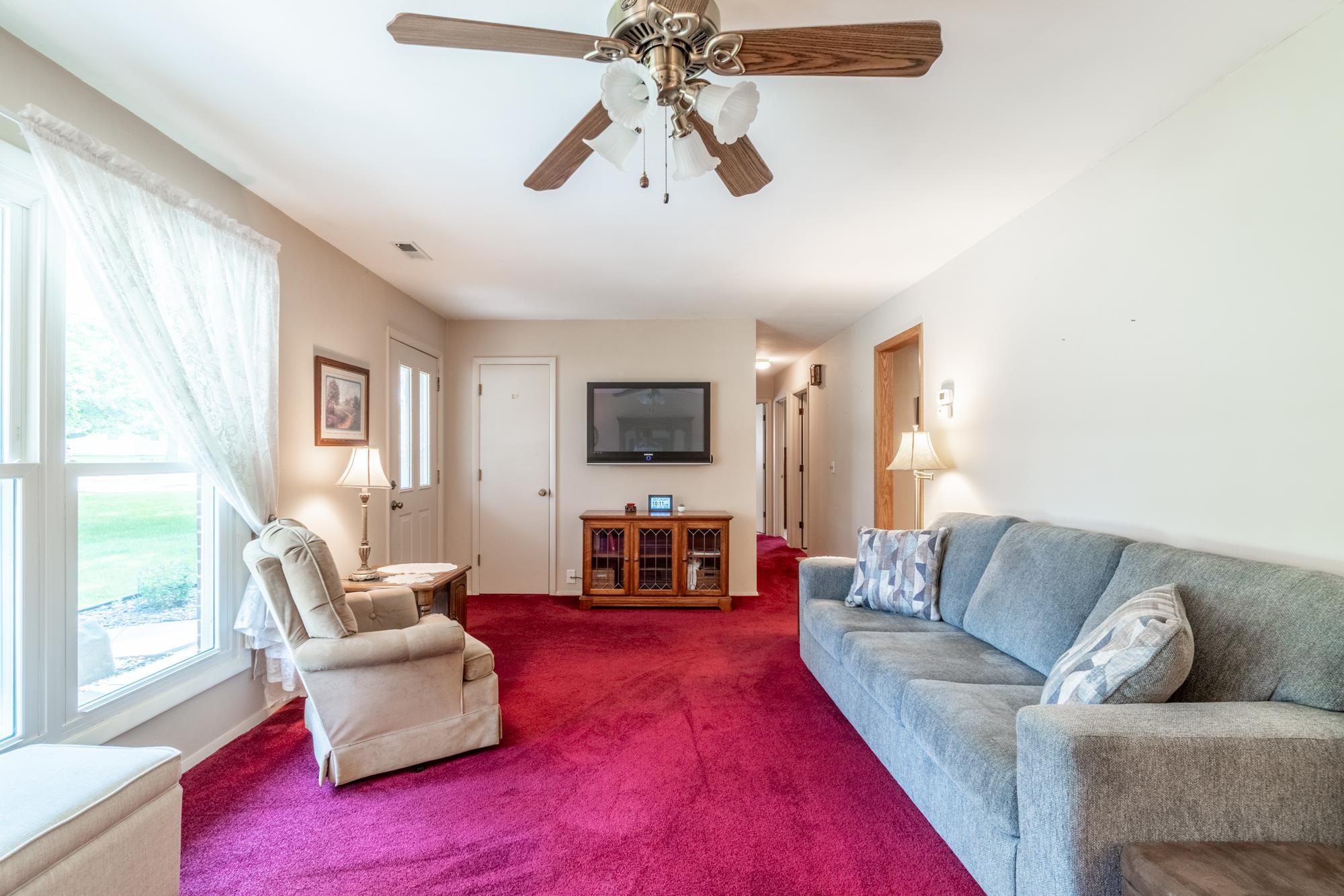 Photo 6 of 705 W Spring
