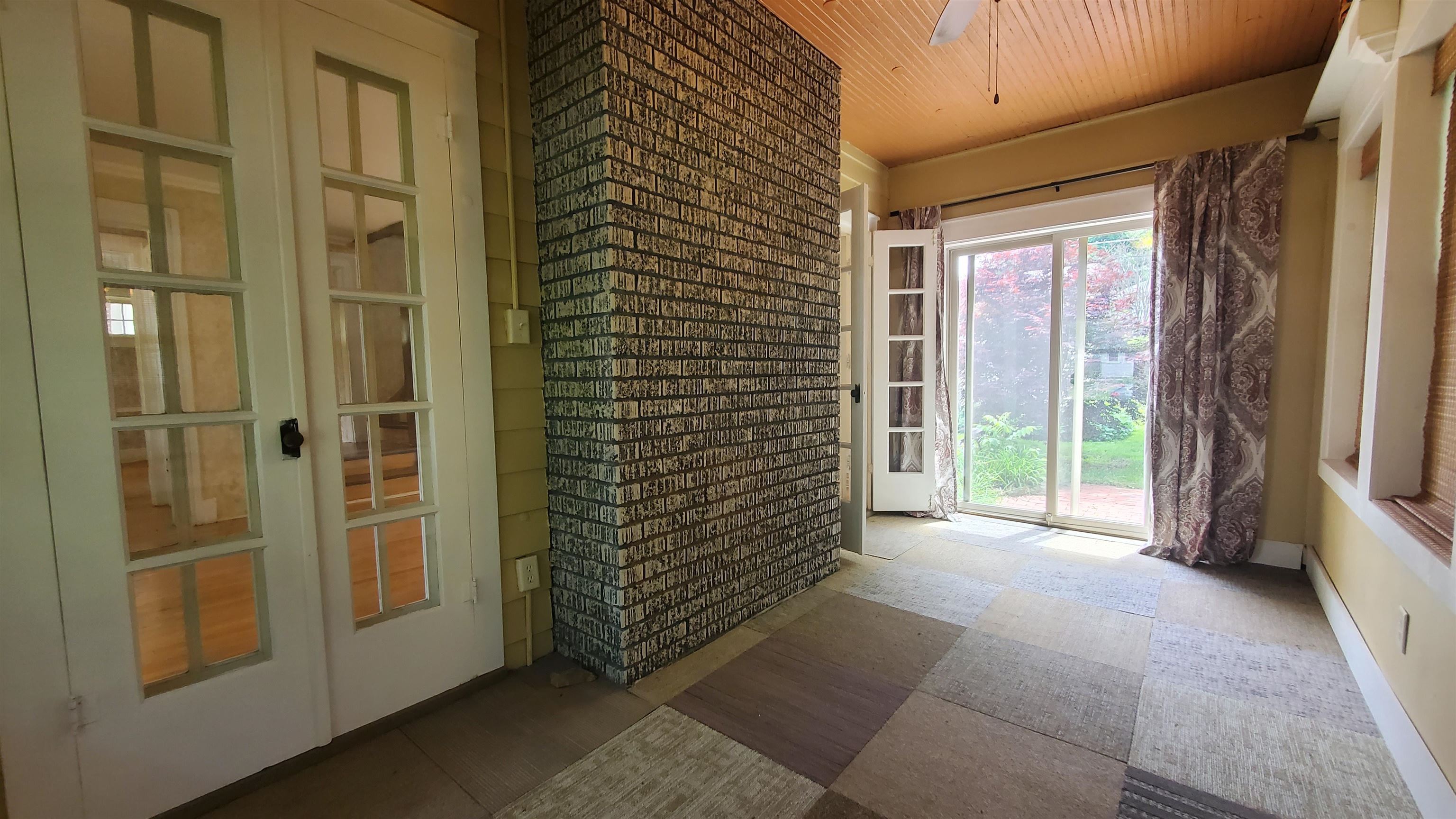 Photo 11 of 447 Englewood Court