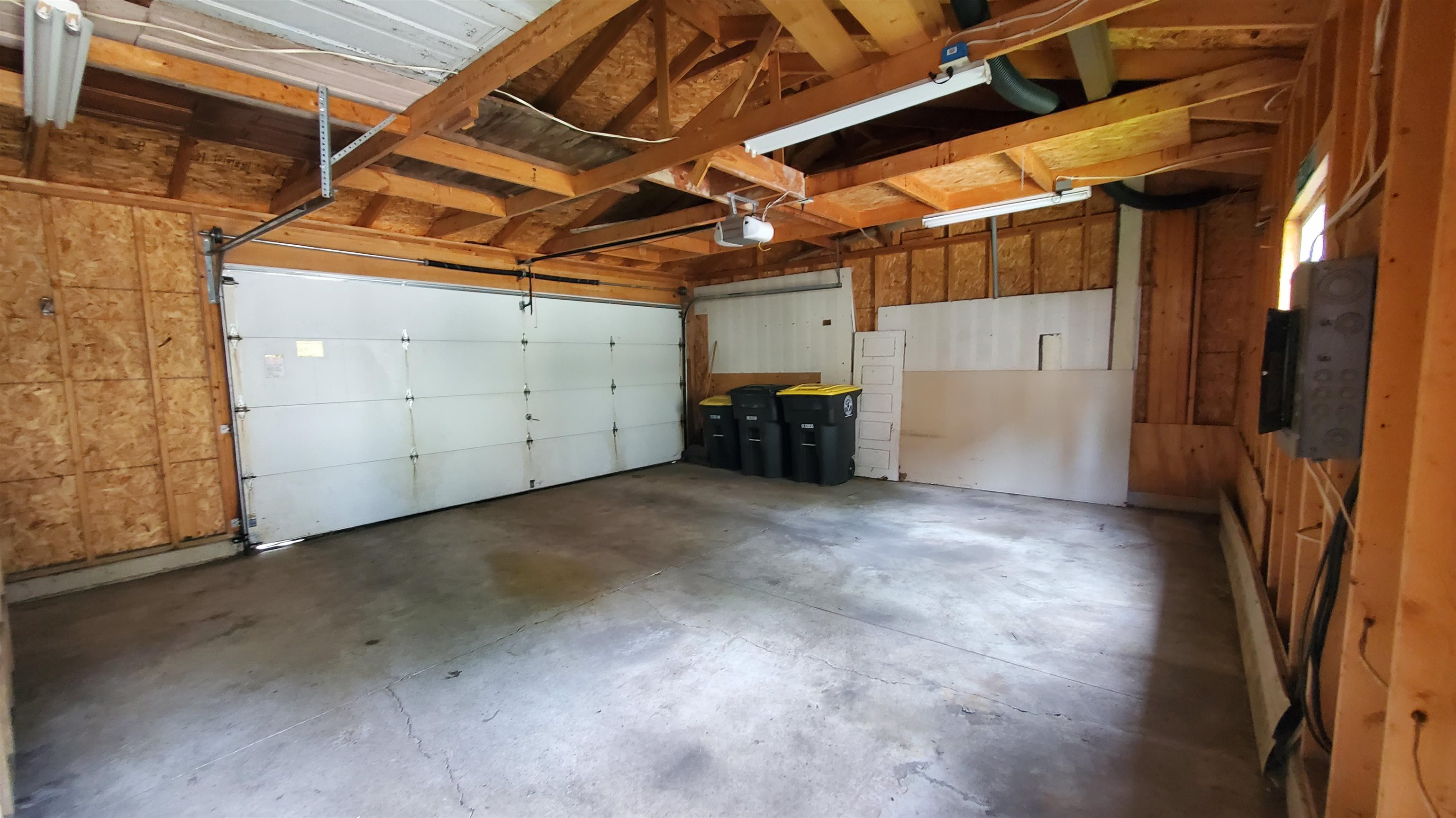 Photo 34 of 447 Englewood Court