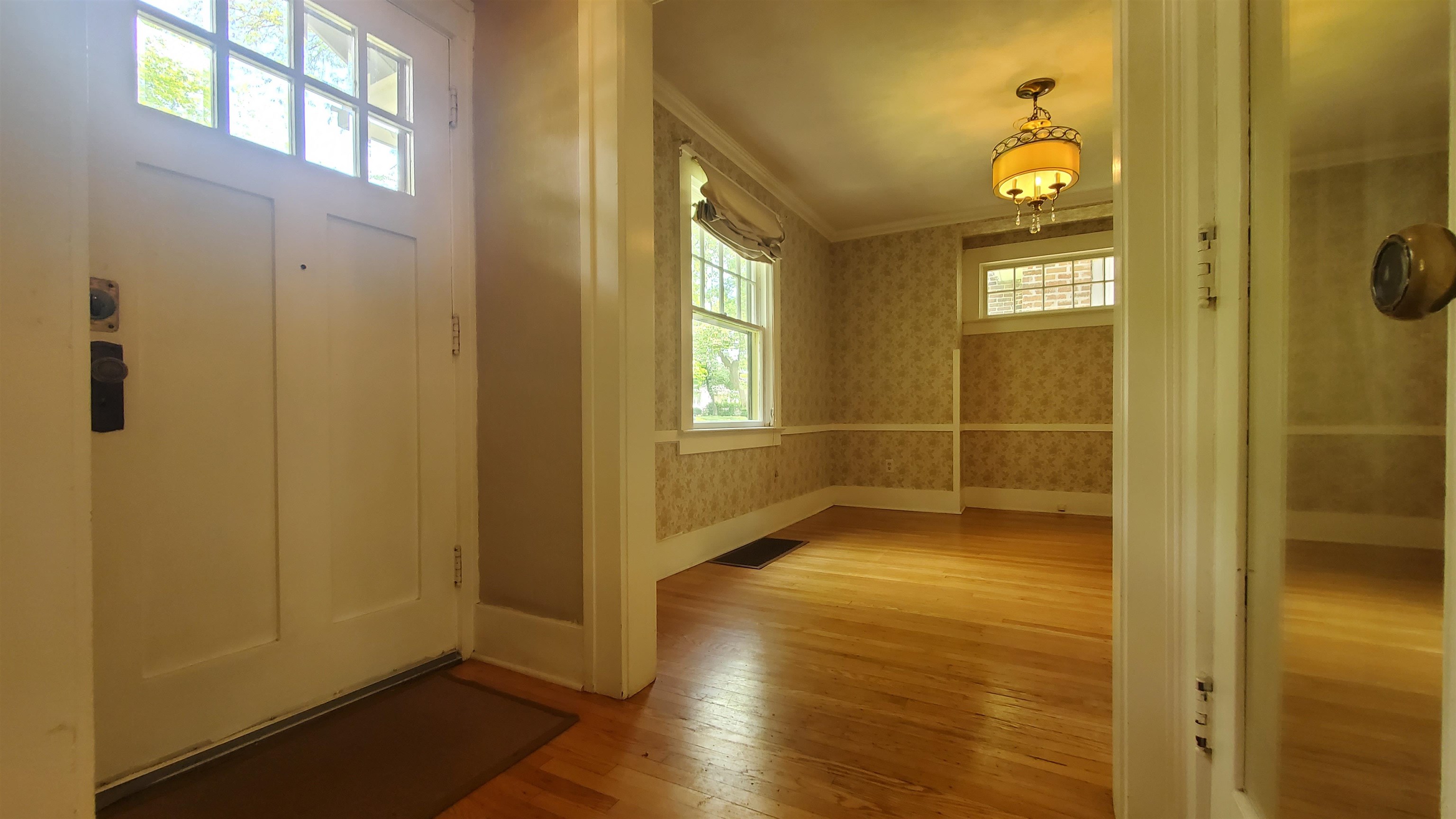 Photo 4 of 447 Englewood Court