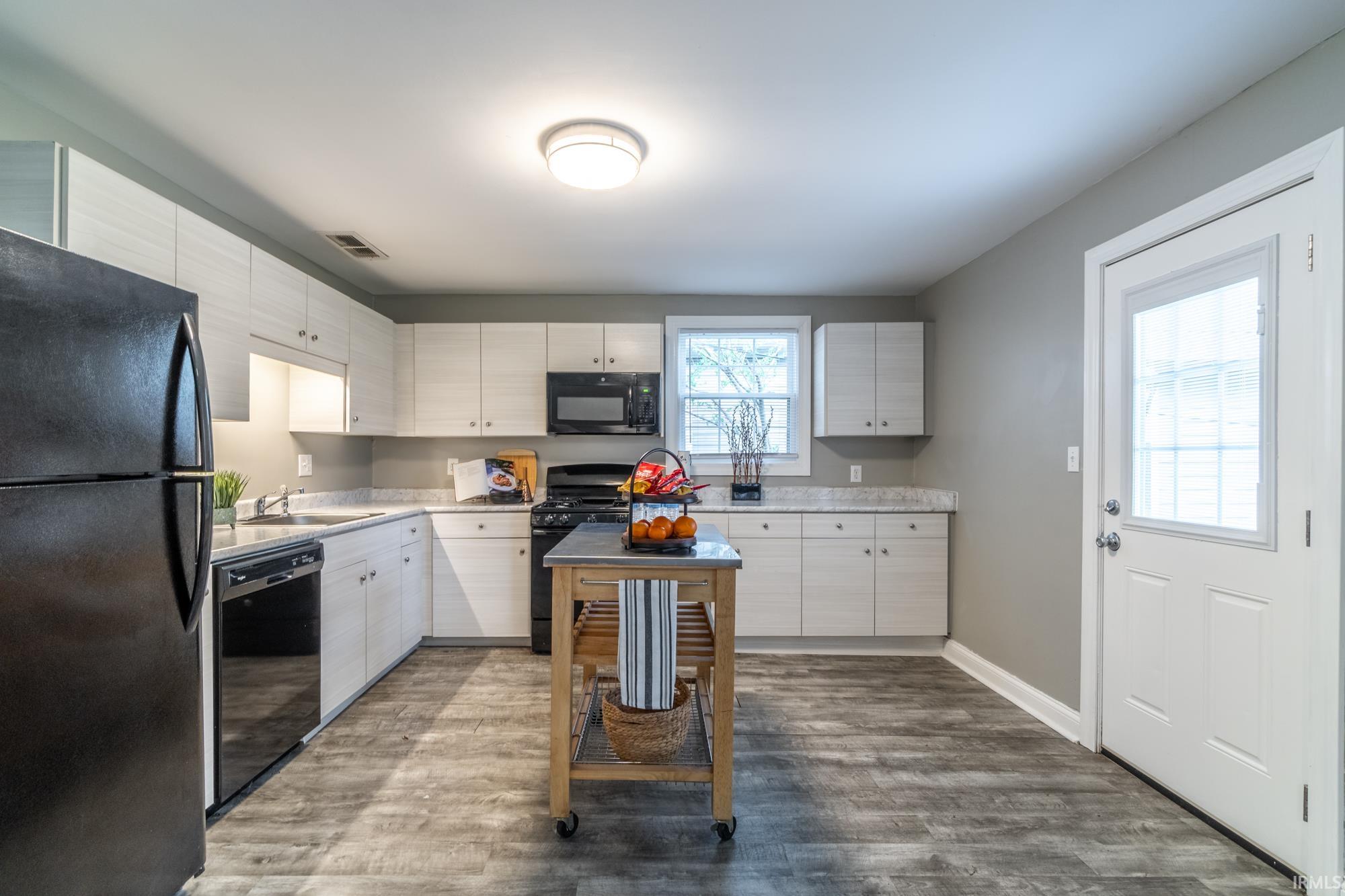 Photo 5 of 807 W Washington Boulevard