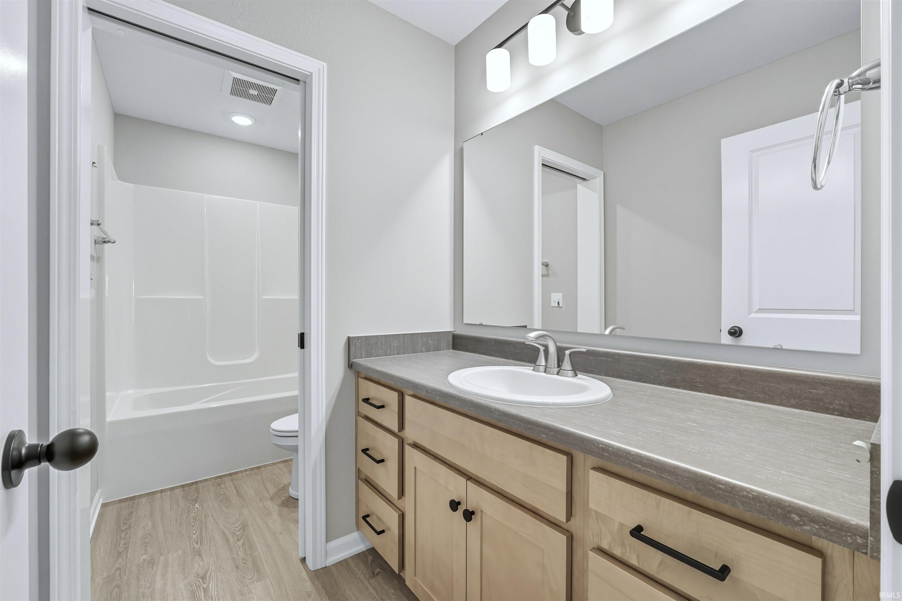 Photo 15 of 542 Lago Court